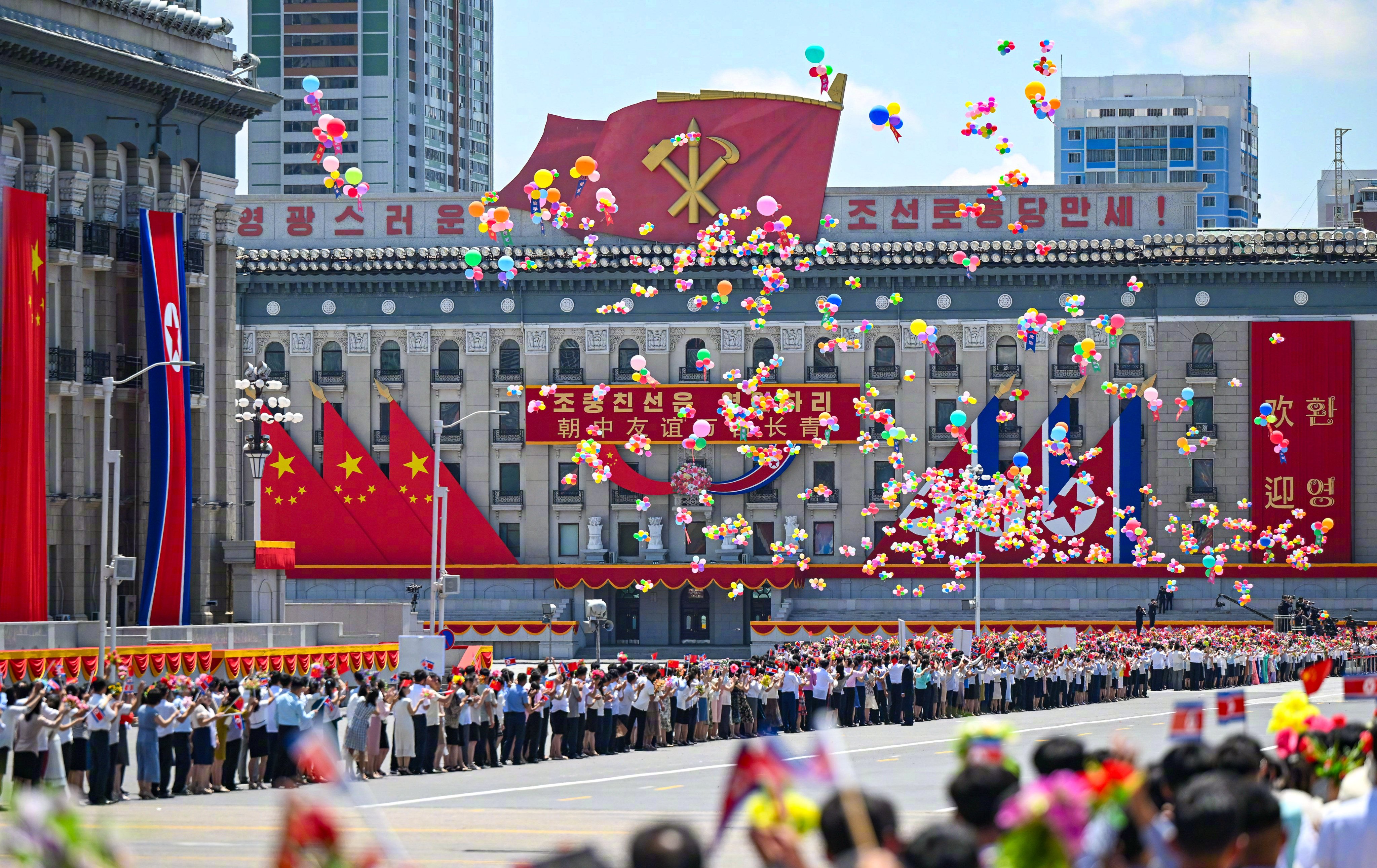 Chinese President Xi Jinping was given a grand welcoming ceremony at Kim Il-sung Square in Pyongyang on Monday. Photo: Xinhua