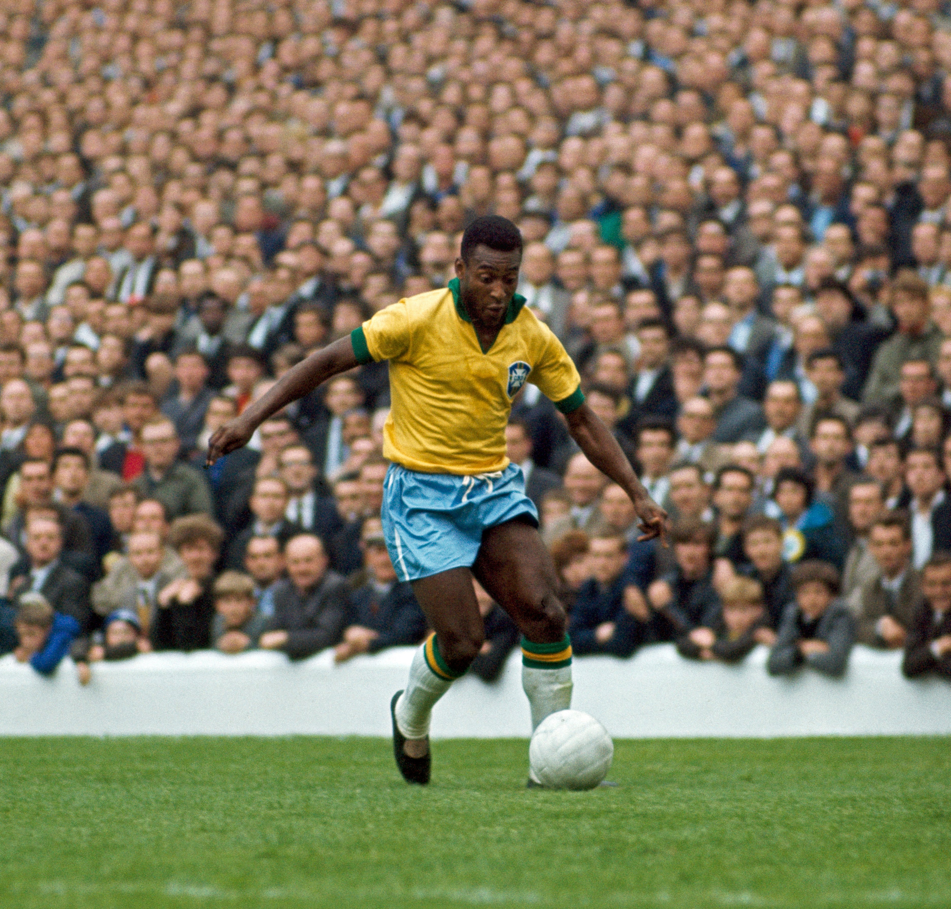 Pelé in action for Brazil against Bulgaria during a Fifa World Cup 1966 match in Liverpool, England. Photo: Rolls Press/Popperfoto via Getty Images