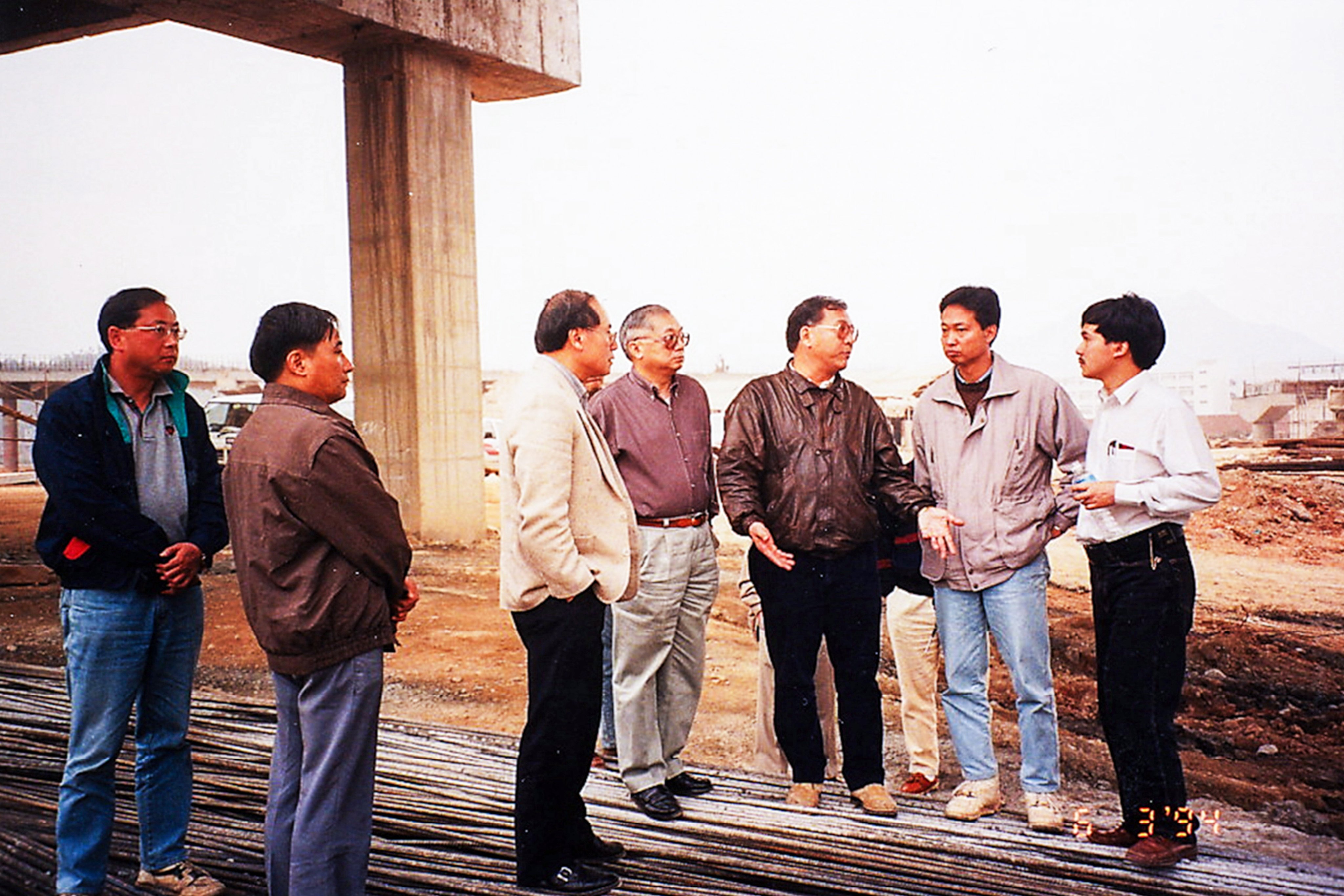 Gordon Wu and his delegation inspect construction work on the Guangzhou-Shenzhen superhighway in 1994. Photo: Handout