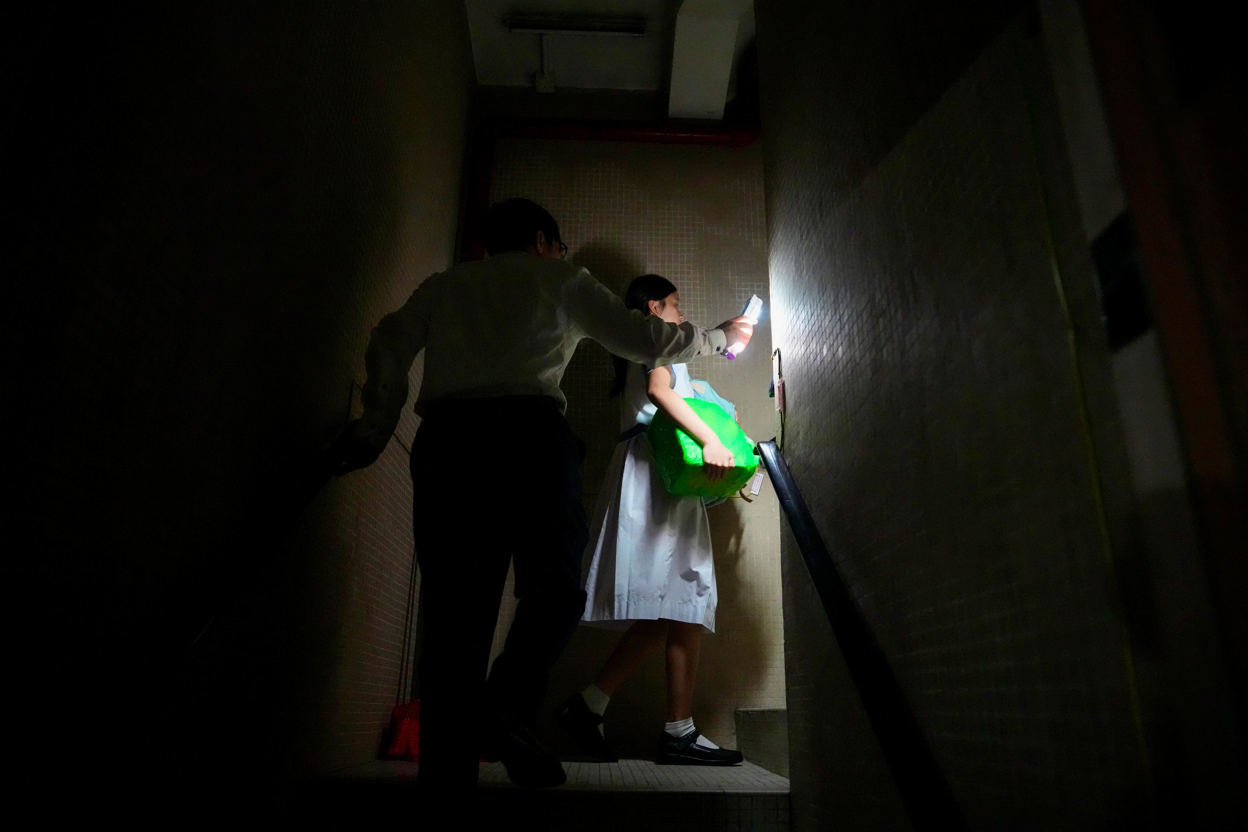 The outage struck Phase 1 of Tsuen Wan Centre on Monday morning, affecting about 1,000 households across five blocks and a care home for people with disabilities. Photo: Sam Tsang