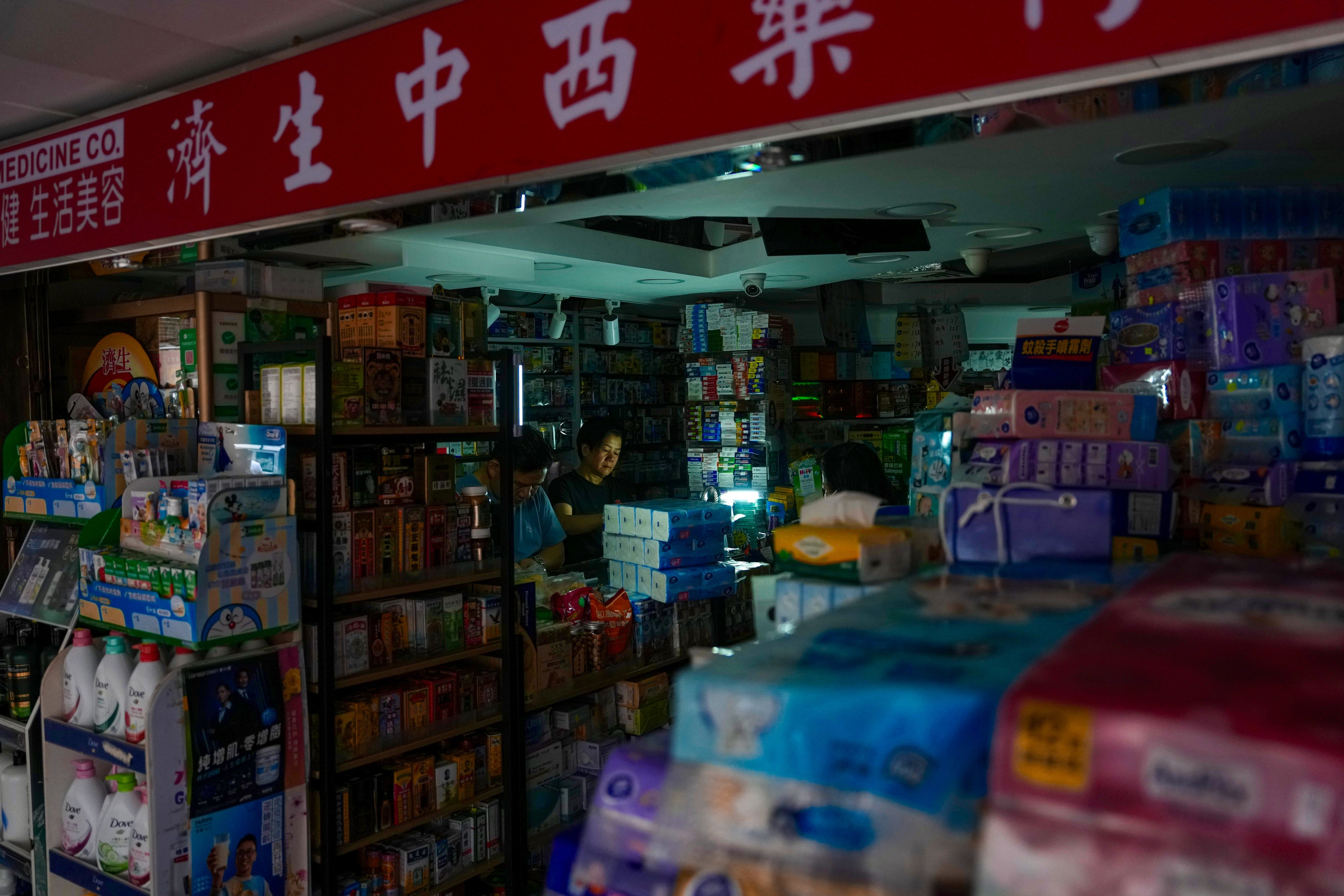 Power was cut to blocks in the housing estate, as well as a shopping centre and public areas. Photo: Sam Tsang
