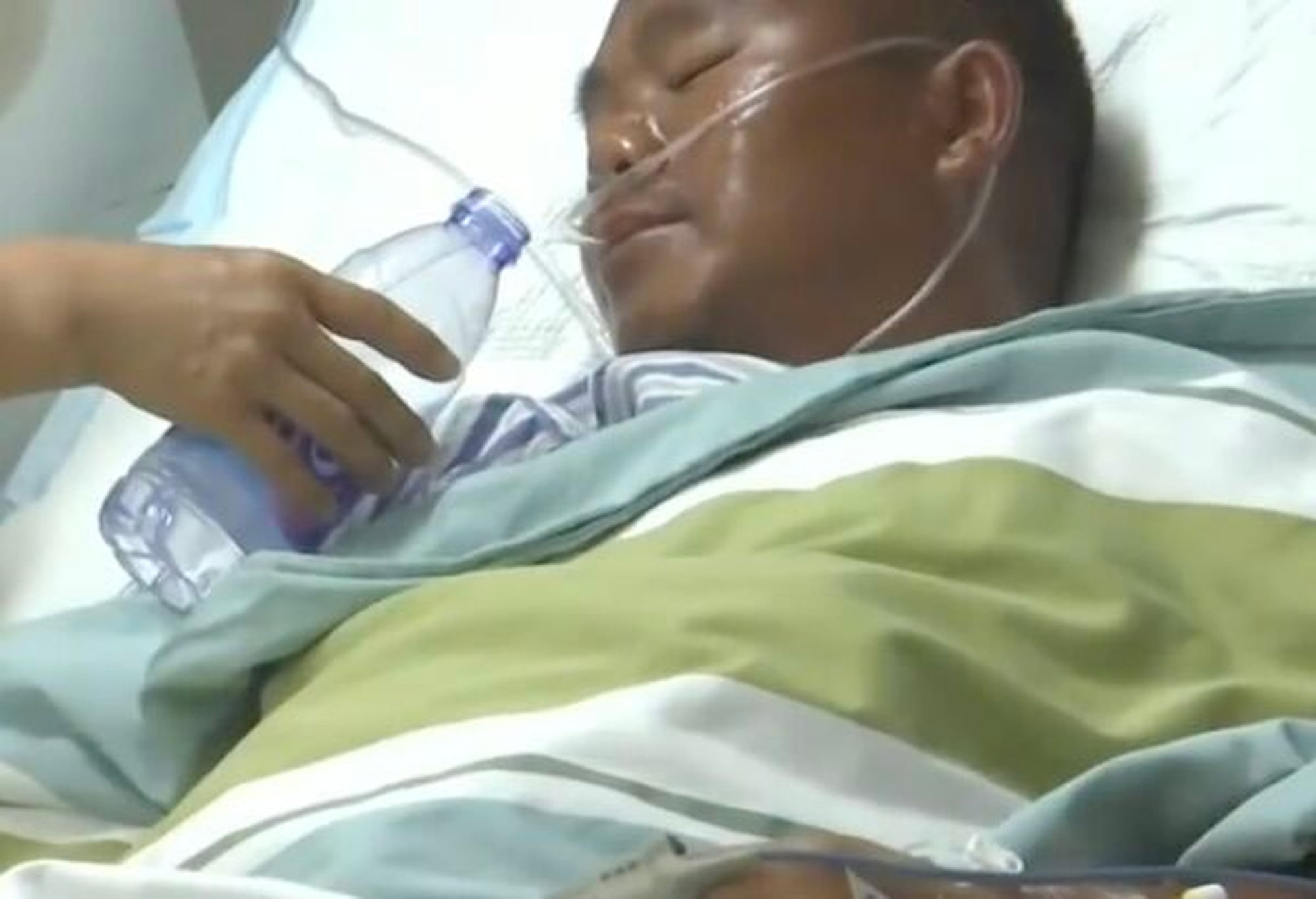 Qin, who suffered from dehydration, is given water as he lies in a hospital bed. Photo: Handout Qin, who suffered from dehydration, is given water as he lies in a hospital bed. Photo: Handout