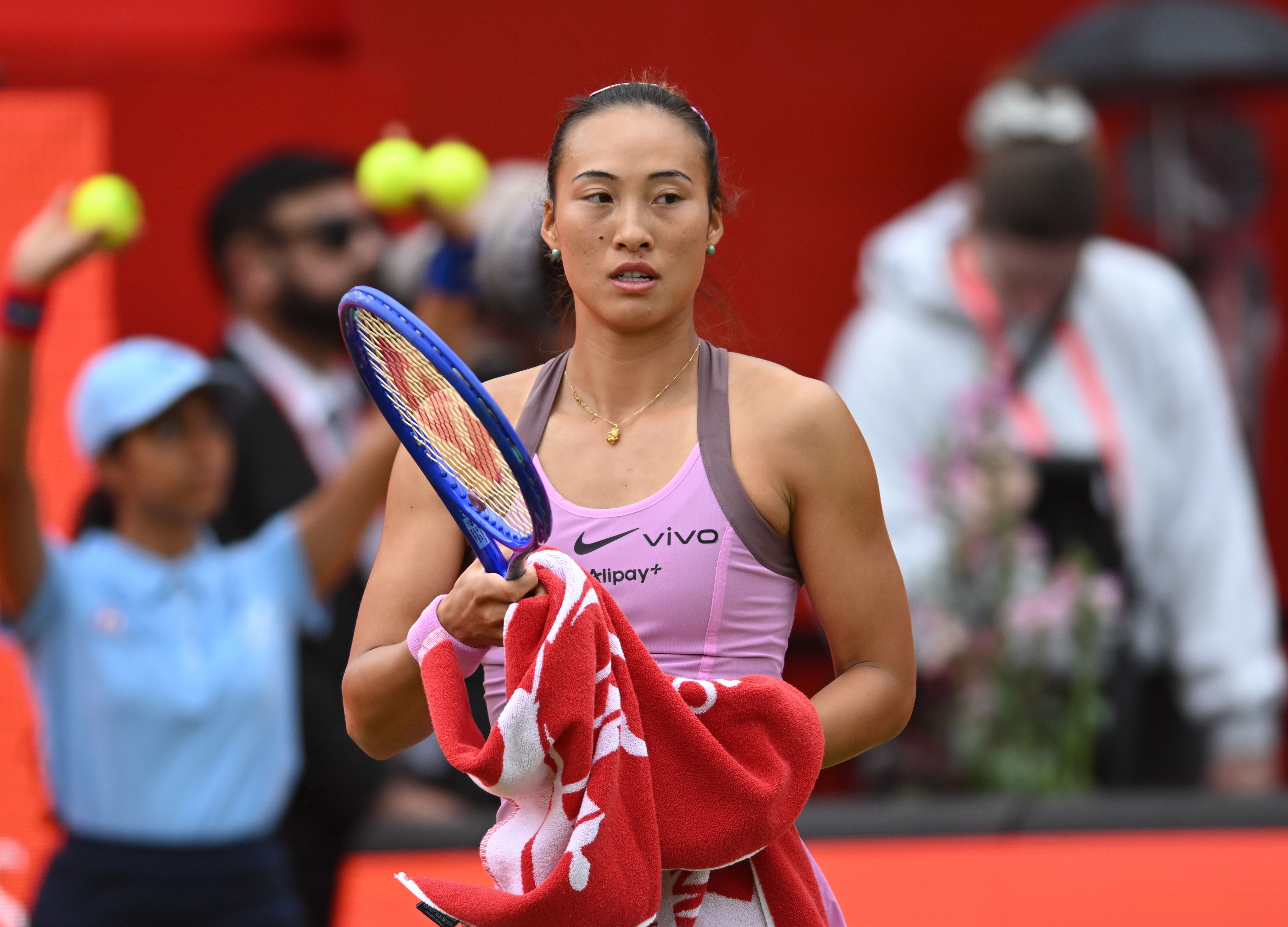 Zheng Qinwen has lost again, this time to Jaqueline Cristian of Romania at the Queen’s Club Championships. Photo: Xinhua
