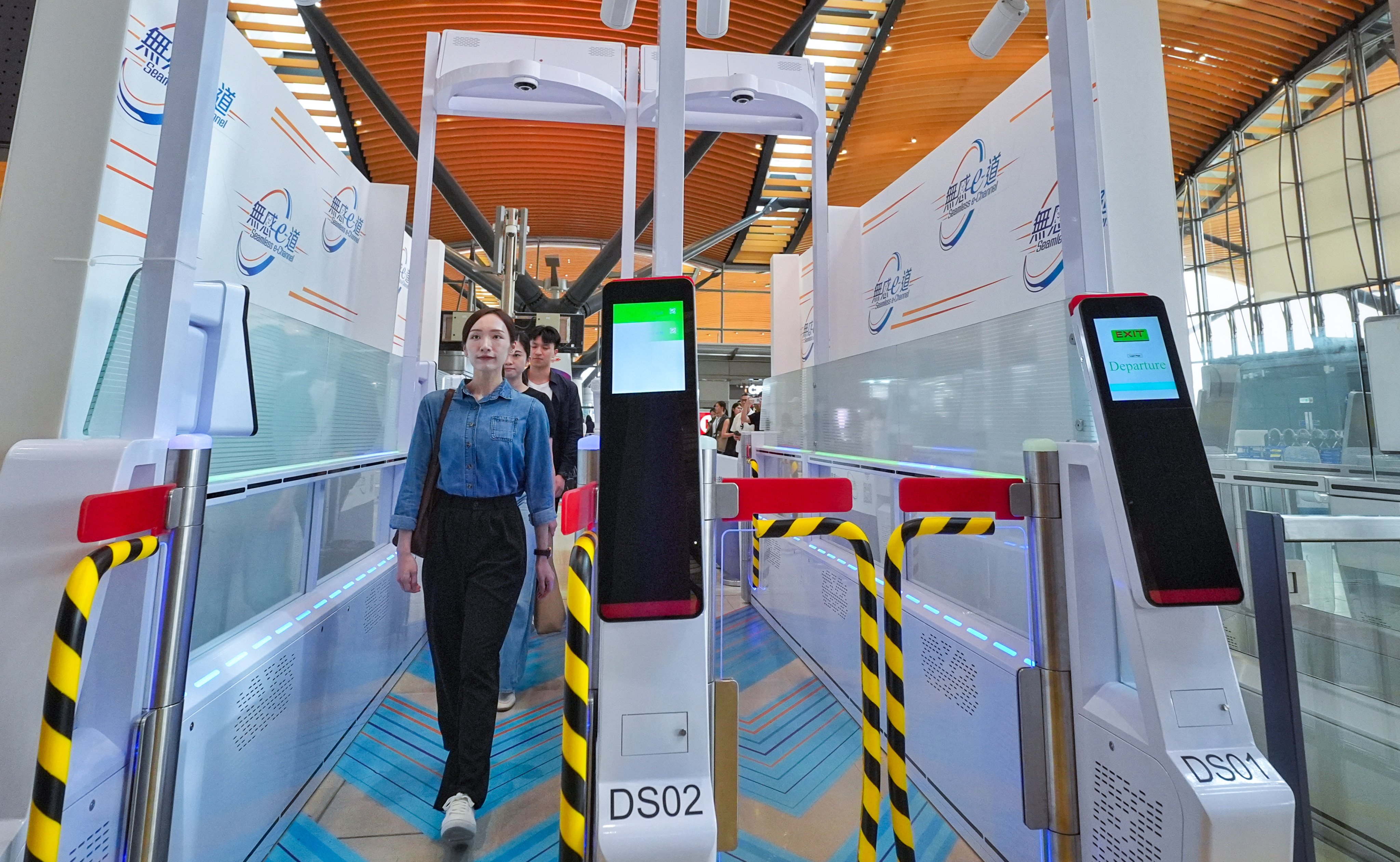 The new “seamless” e-channels will come into operation later this month. Photo: Elson Li