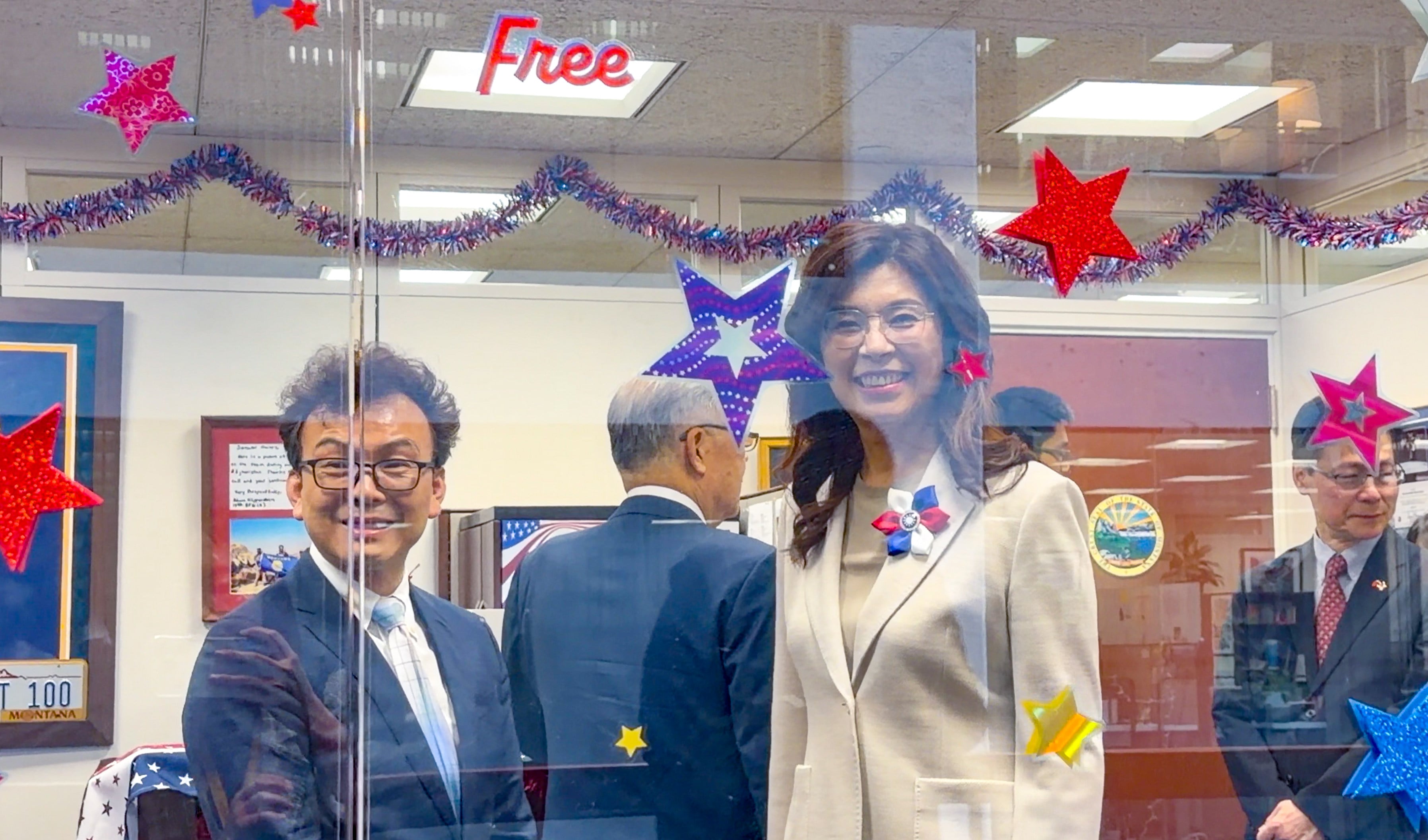 KMT chairwoman Cheng Li-wun visits US Senator Steve Daines’ office in Washington on Wednesday. Photo: CNA