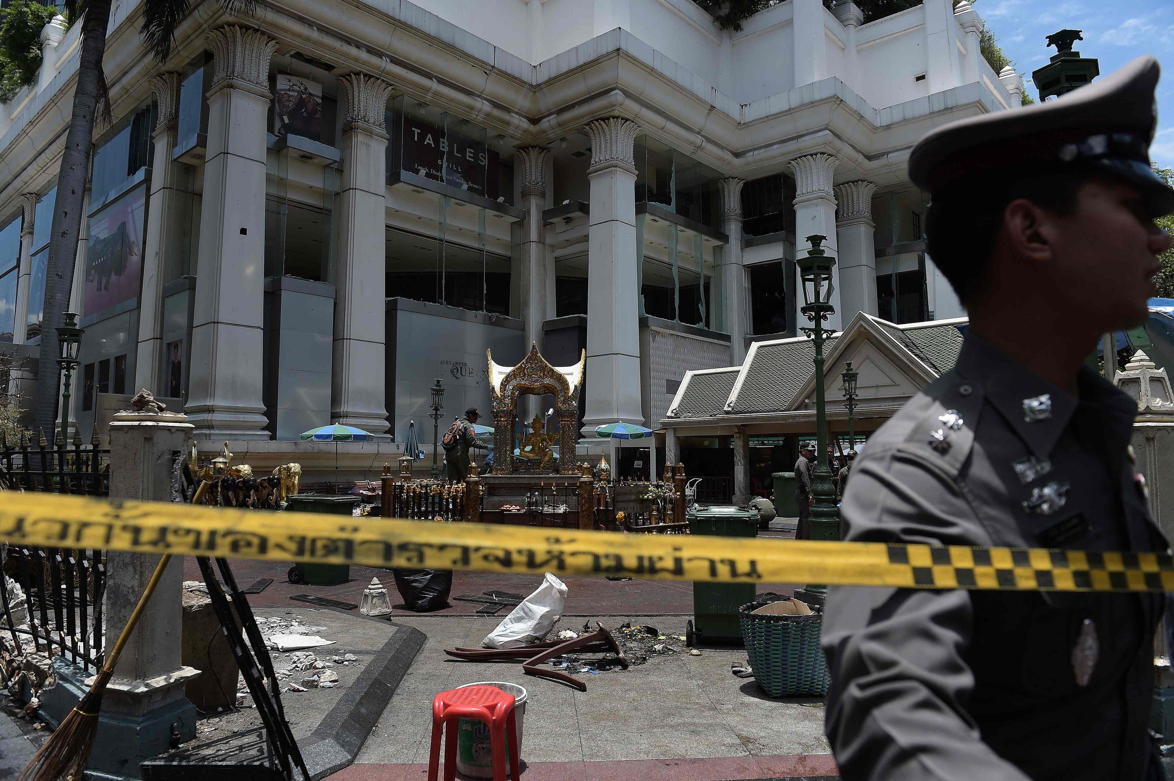 Police cordon off the site of a bomb blast at the Erawan shrine in Bangkok on August 18, 2015. Photo: AFP