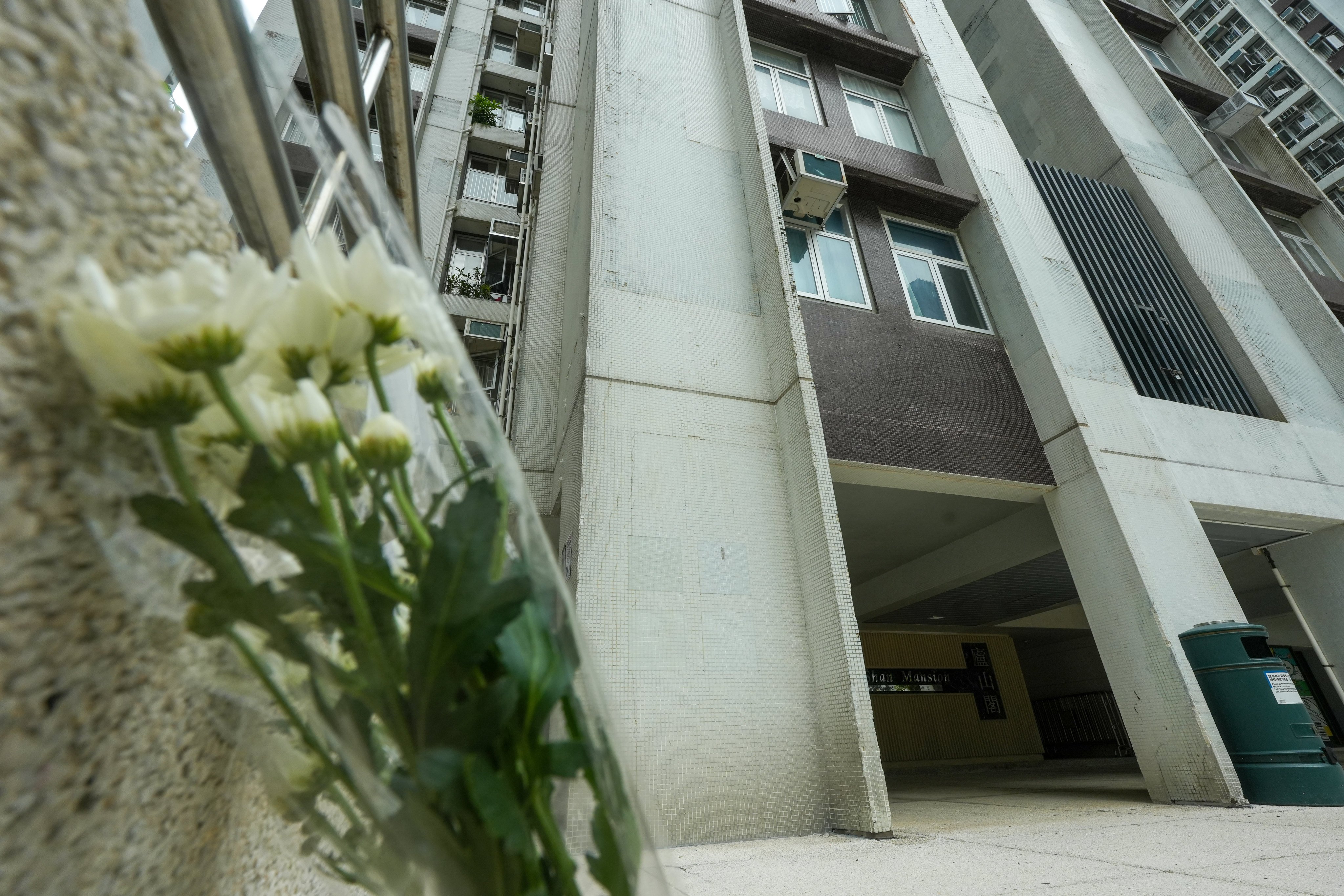 Flowers seen at Lu Shan Mansion, Taikoo Shing, where a 48-year-old mother and 12-year-old daughter fell to their deaths. Photo: Sun Yeung