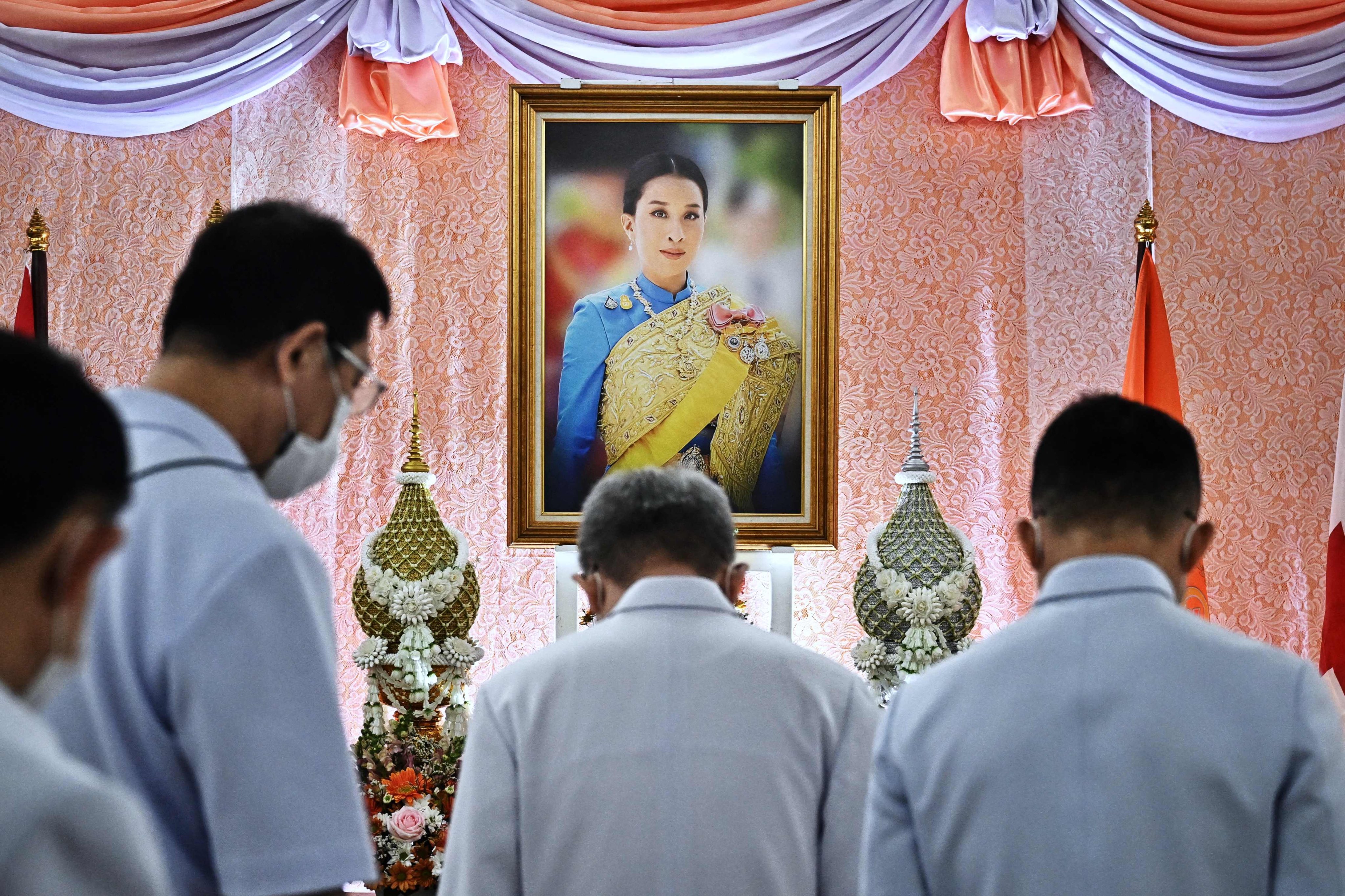 Well-wishers bow in front of an image of Thailand’s Princess Bajrakitiyabha Mahidol at Chulalongkorn Hospital in Bangkok on December 16, 2022. Photo: AFP