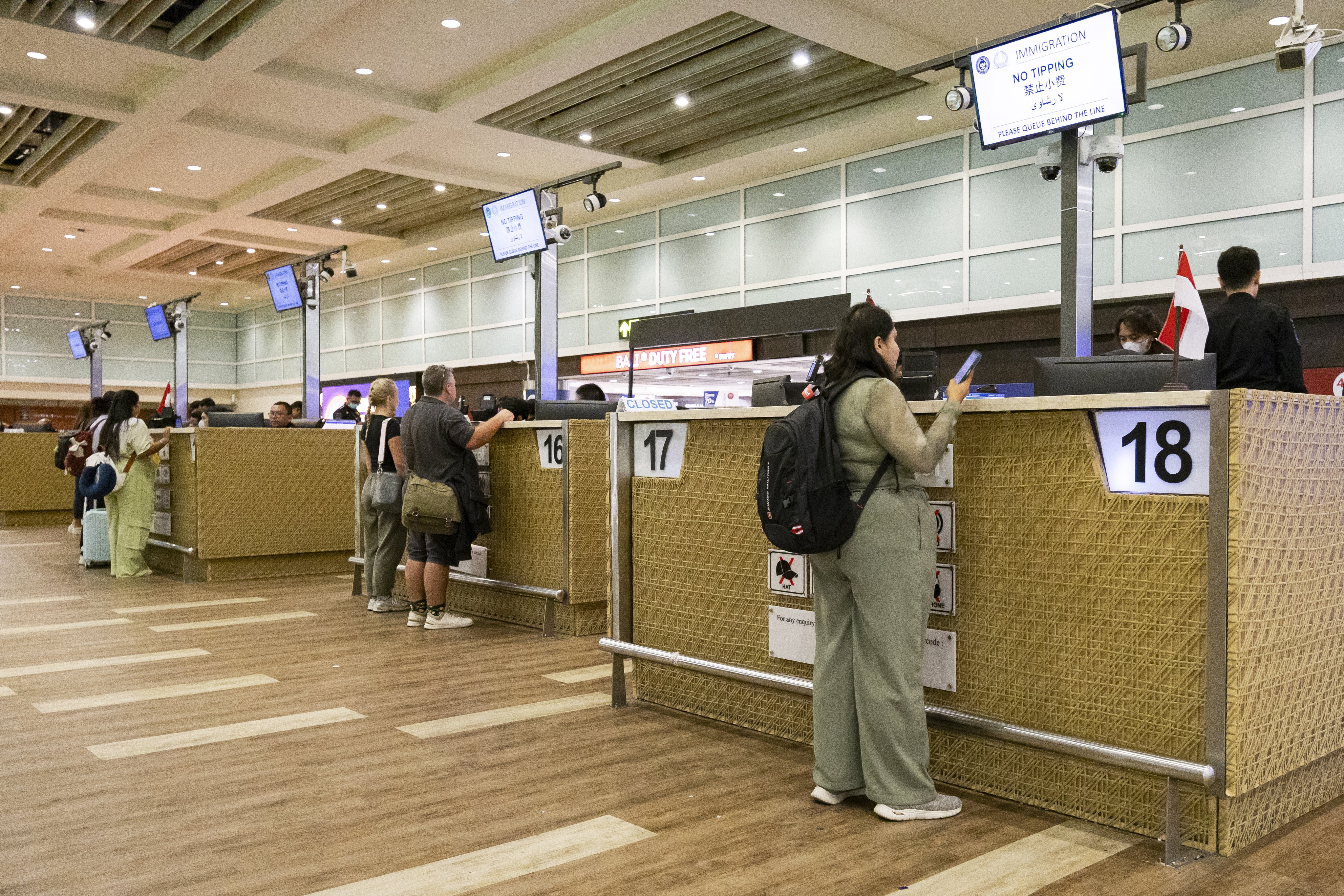 People queue up at immigration counters at the Ngurah Rai International Airport in Bali in February 2025. Photo: EPA-EFE
