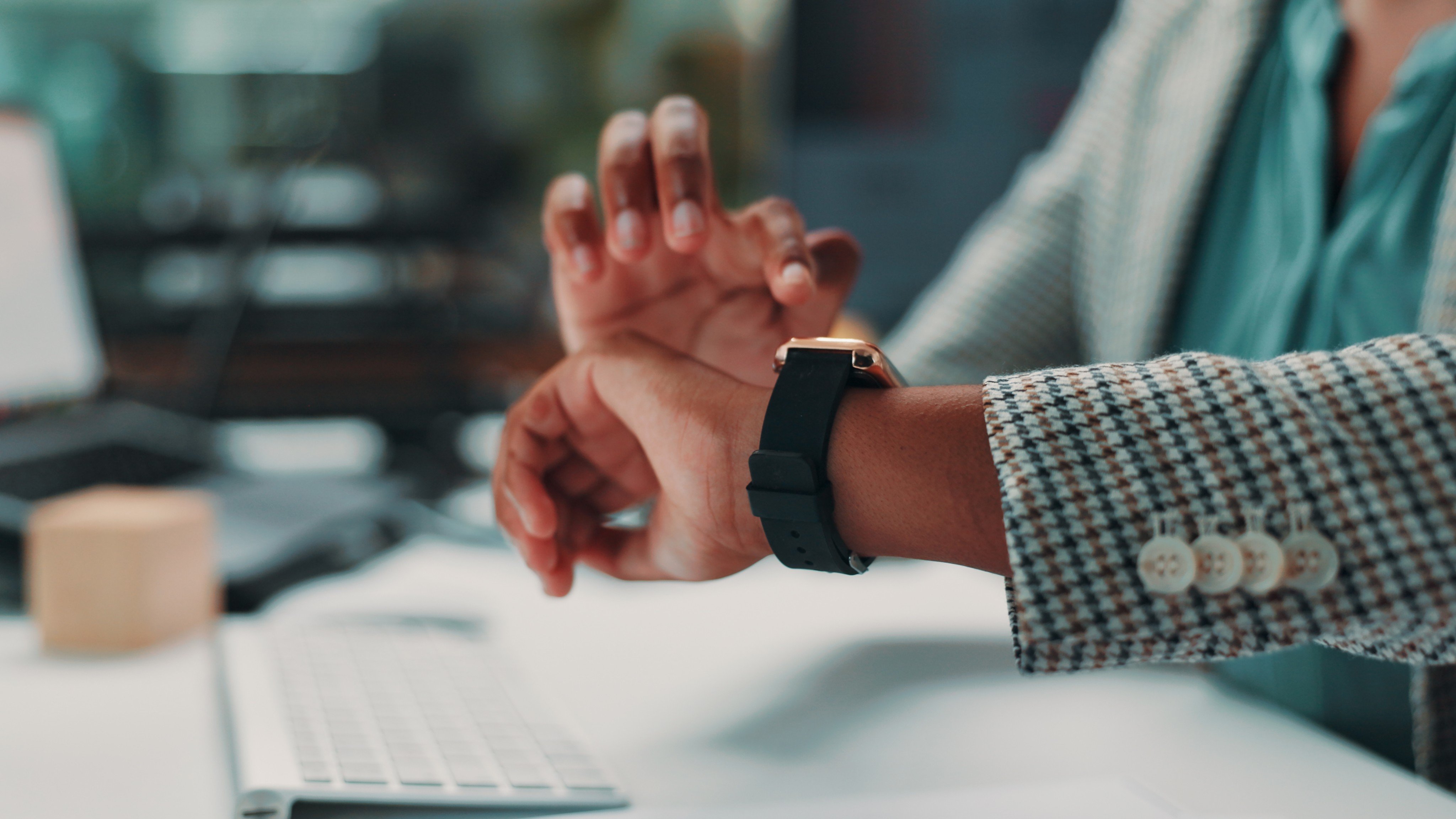 Researchers have developed a tiny, ceramic-based lithium-ion battery that can operate at extreme temperatures and power devices such as wearable electronics. Photo: Shutterstock