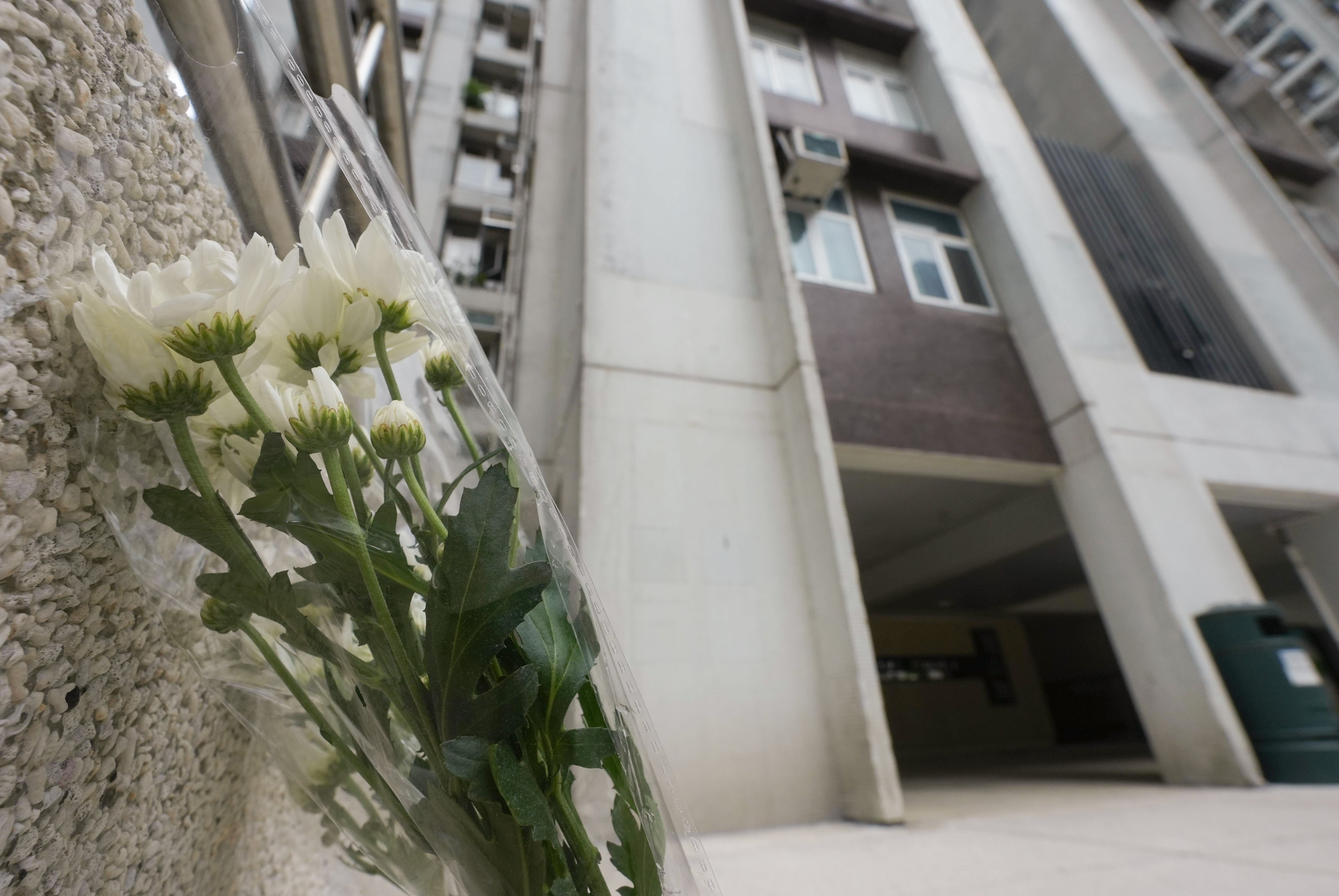 Flowers are seen outside Lu Shan Mansion in Taikoo Shing on June 12. A mother and her 12-year-old daughter fell from the same flat hours apart on June 10, raising concerns over level of mental support. Photo: Sun Yeung