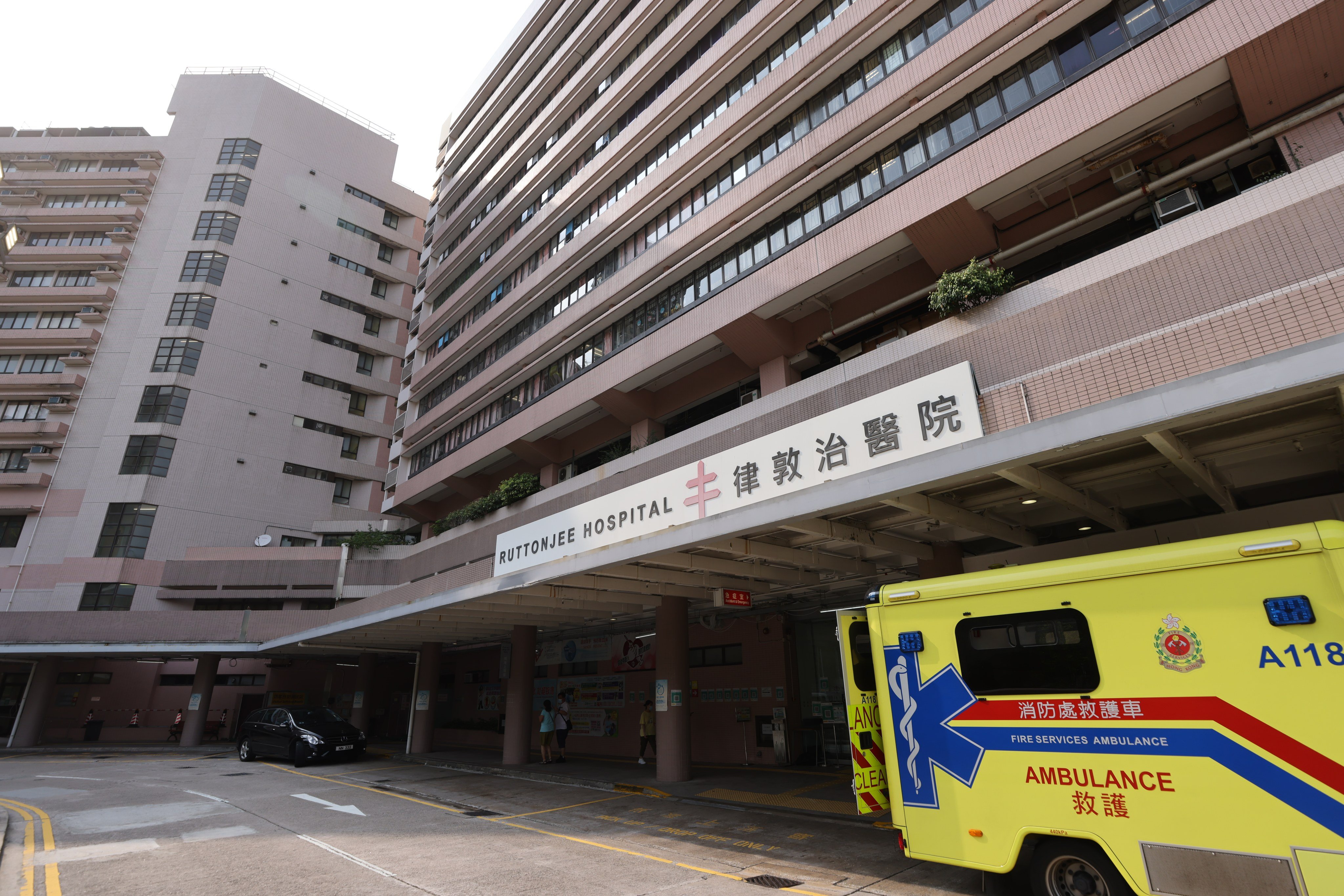 The victim was sent to Ruttonjee Hospital in Wan Chai. Photo: Nora Tam