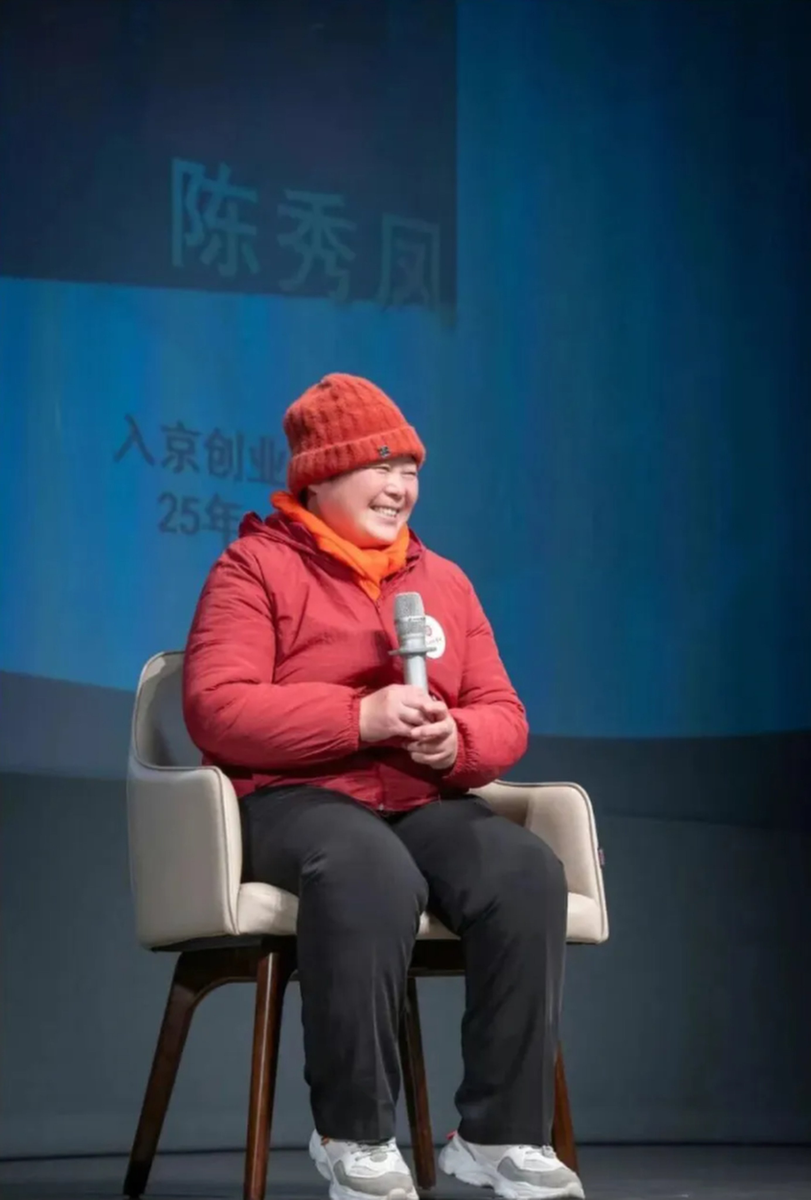 China’s viral “Goose Leg Auntie,” who was initially celebrated for her street snacks sold near universities in Beijing, has been criticised for using inexpensive duck legs. Photo: QQ.com