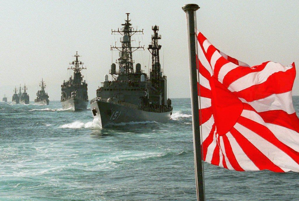 JS Asagiri, lead ship of Japan’s Asagiri-class destroyers, heads a fleet review in Sagami Bay, Japan, in 1997. Photo: AFP