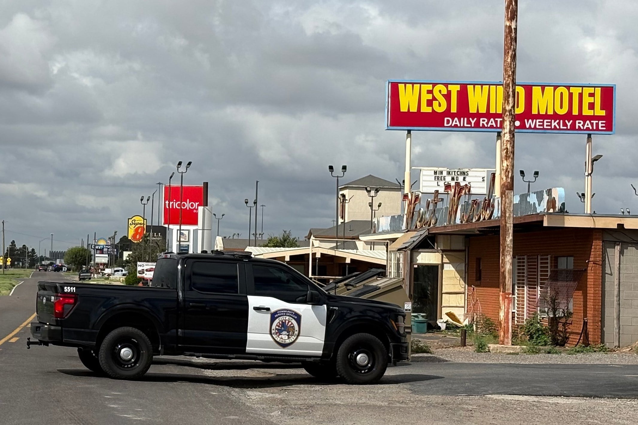 Law enforcement officers respond to a shooting in Midland, Texas, on Friday. Photo: Reporter-Telegram via AP