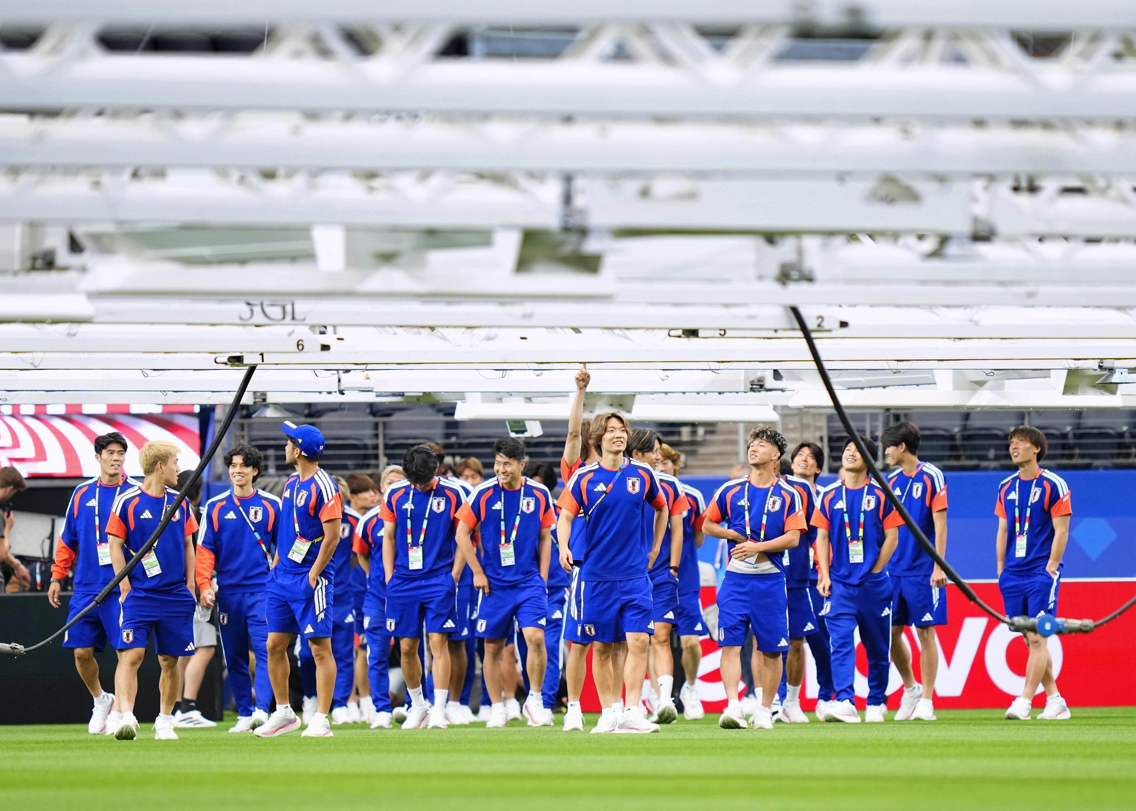 Japan’s players check out AT&T Stadium in Arlington, Texas, on Saturday, a day ahead of the Samurai Blue’s opening Group F match against the Netherlands. Photo: Kyodo