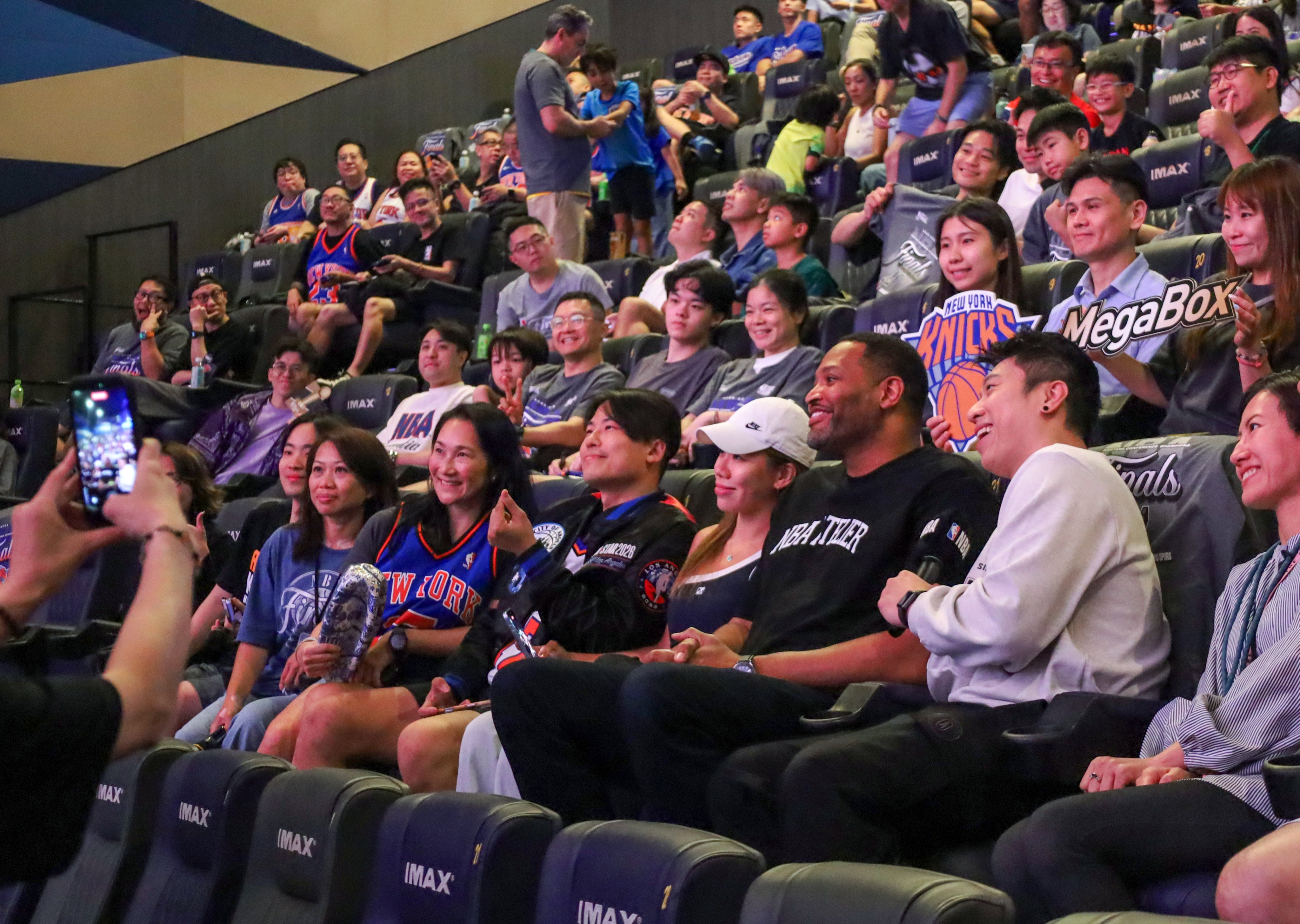 Seven-time NBA champion Robert Horry (third from right) poses for photos with Hong Kong fans. Photo: Wynna Wong