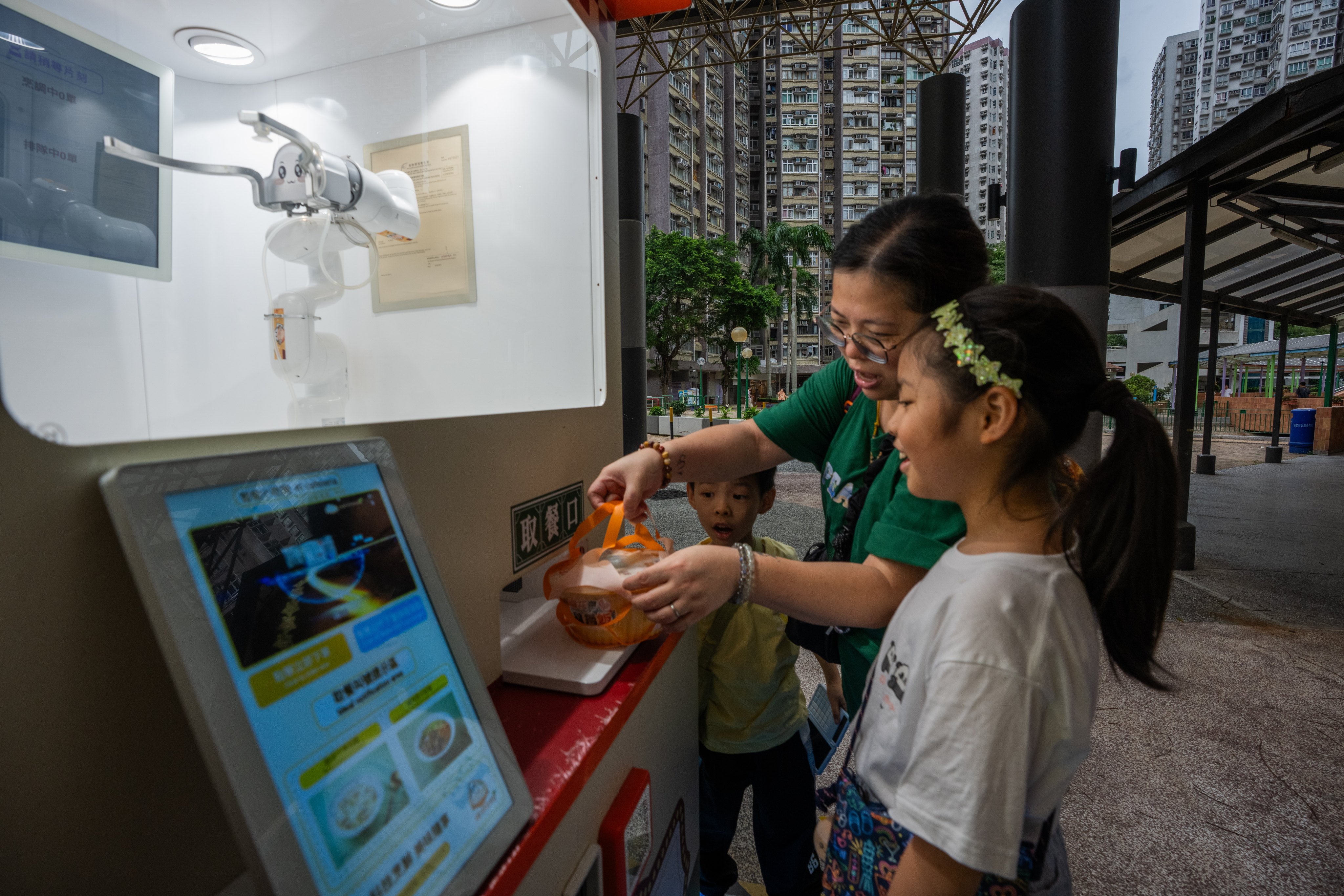 Residents buy food from Hong Kong’s first smart catering robot at Wan Tau Tong Square in Tai Po. Photo: Sam Tsang