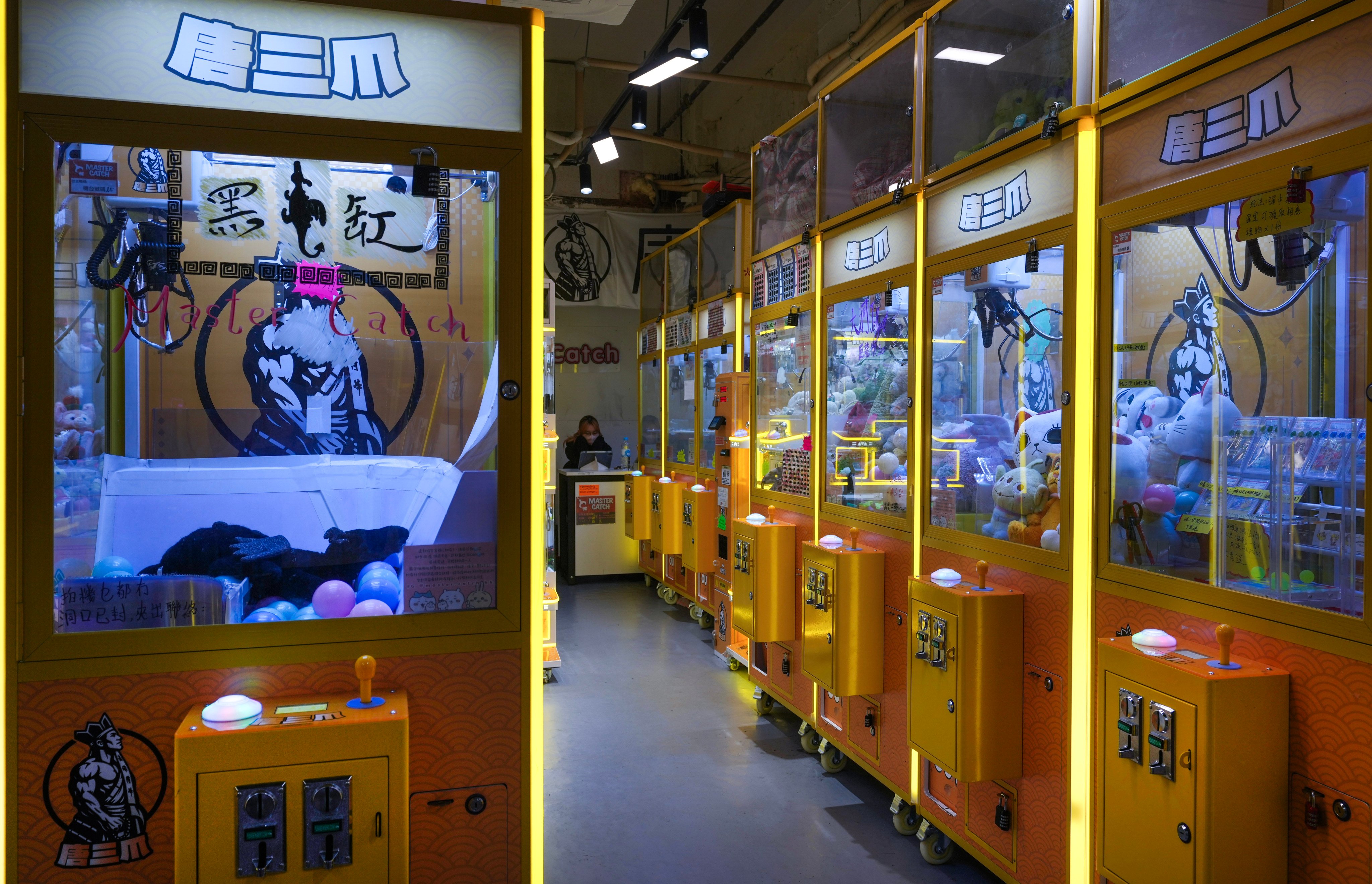 A claw machine shop at Mong Kok. Hong Kong authorities are launching a public consultation to tighten claw machine regulations. Photo: Sam Tsang