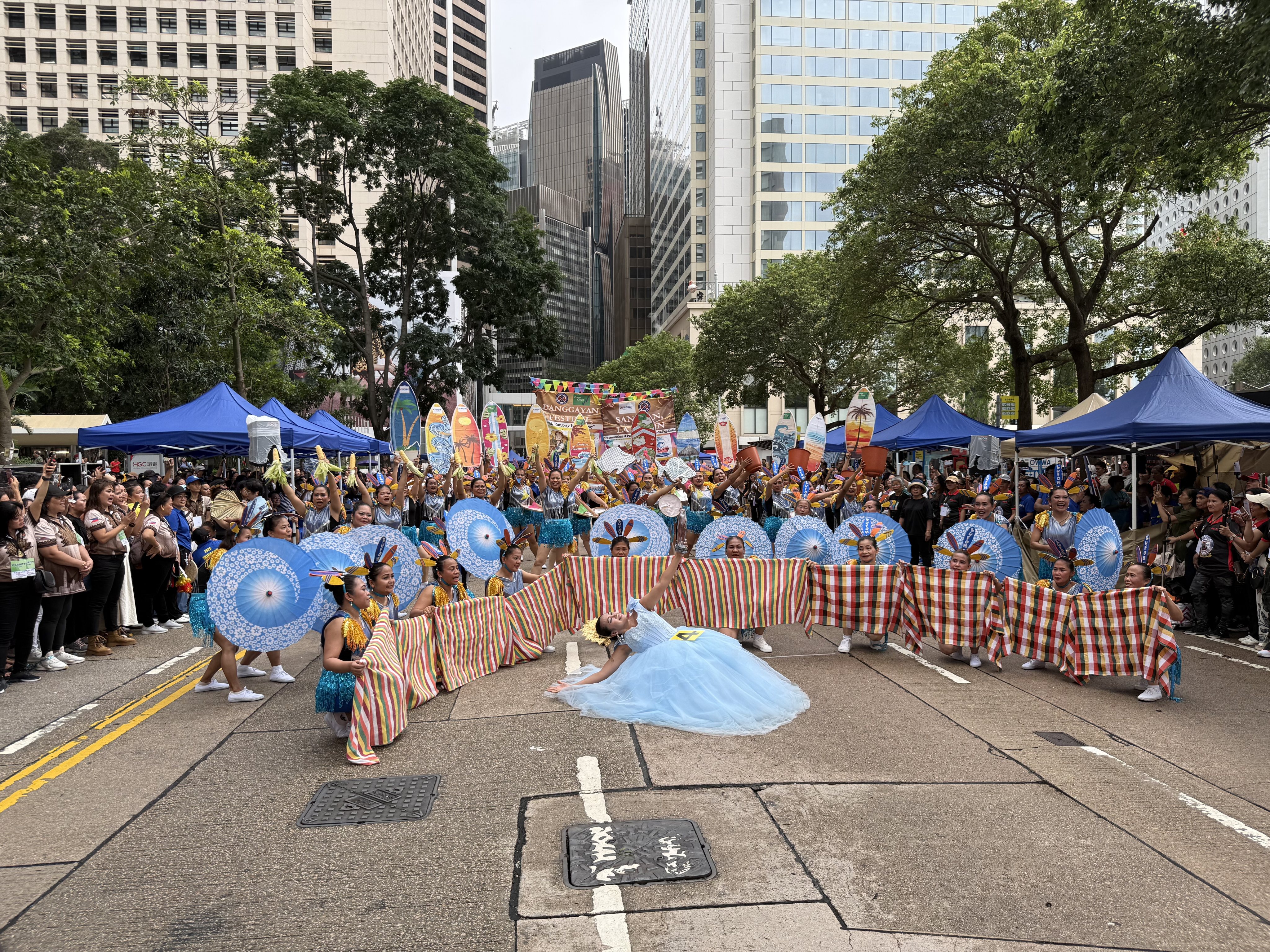 Filipinos celebrate their country's 128th Independence Day at Chater Road in Hong Kong on Sunday. Photo: Mary Ann Benitez