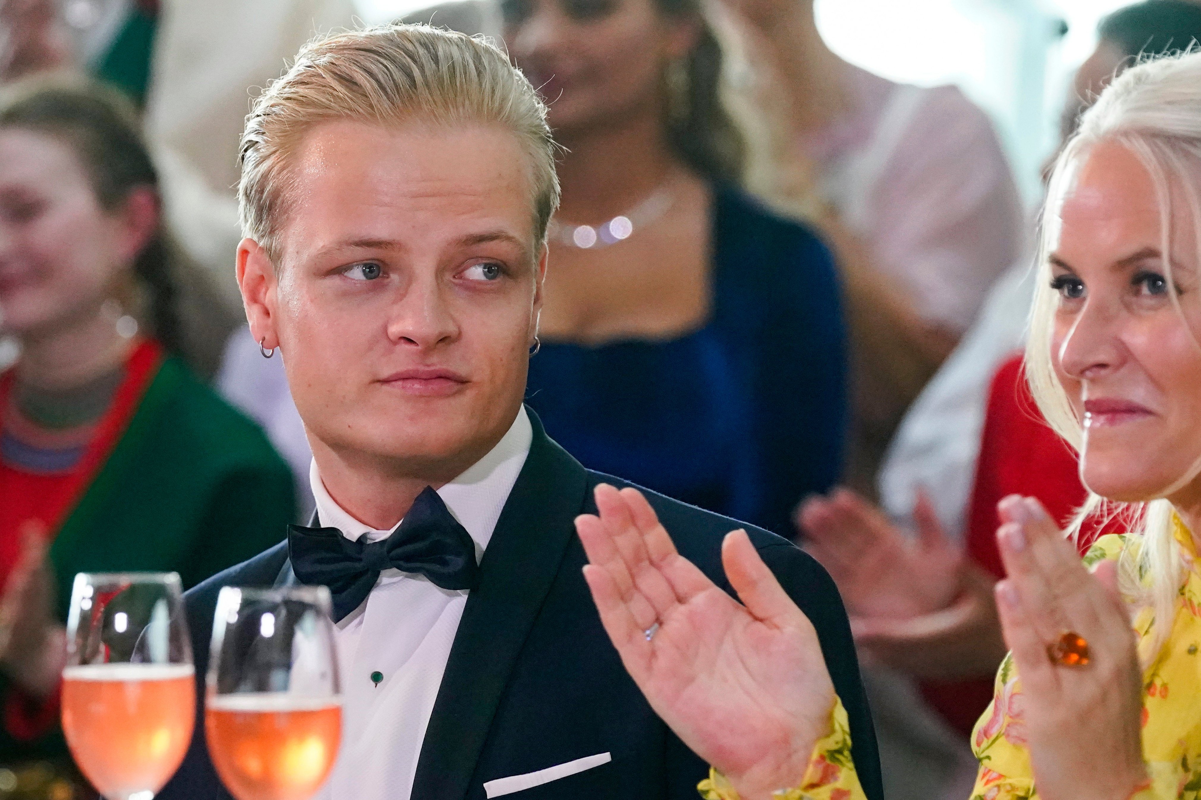 Marius Borg Hoiby looks at his mother, Crown Princess Mette-Marit, at a dinner in Oslo on June 16, 2022. Photo: AP
