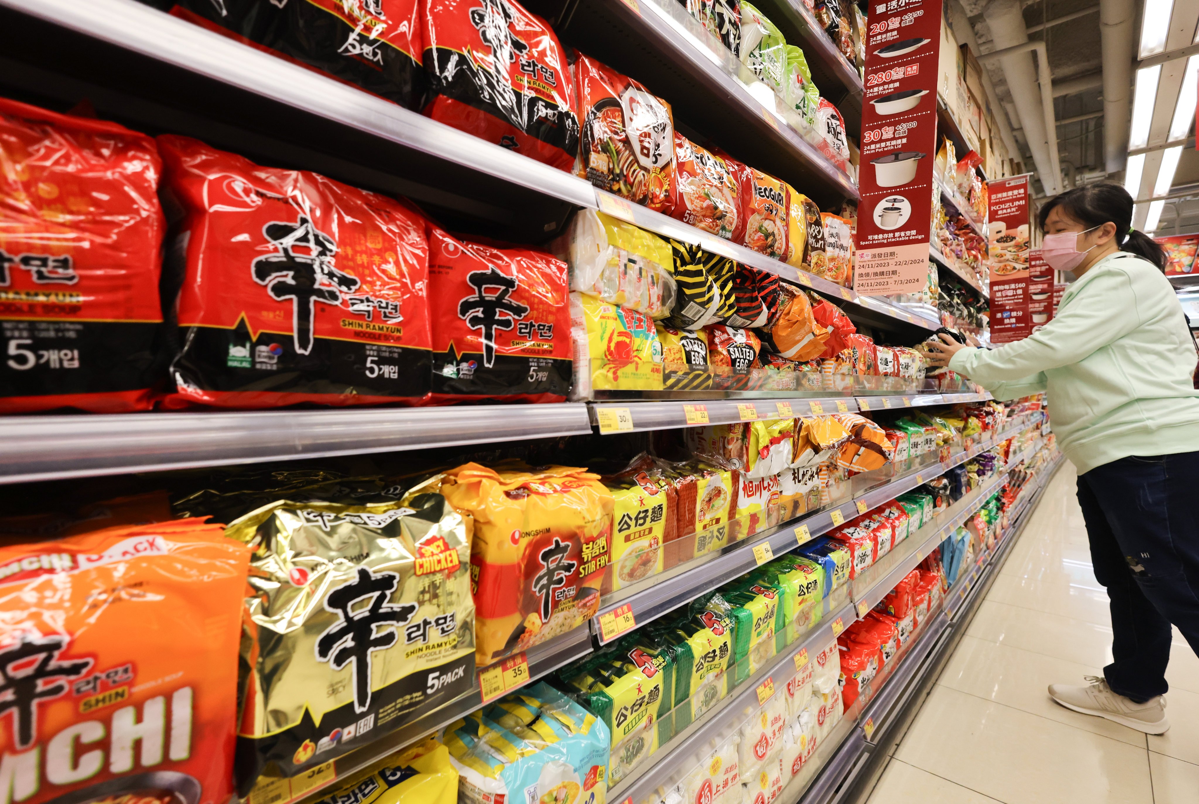 Ultra-processed foods, from instant noodles and breakfast cereals to bread, contain colourants, flavour enhancers and preservatives that can be detrimental to gut health and indirectly lead to a decline in cognitive health. Experts explain how and share which foods to avoid. Photo: Dickson Lee