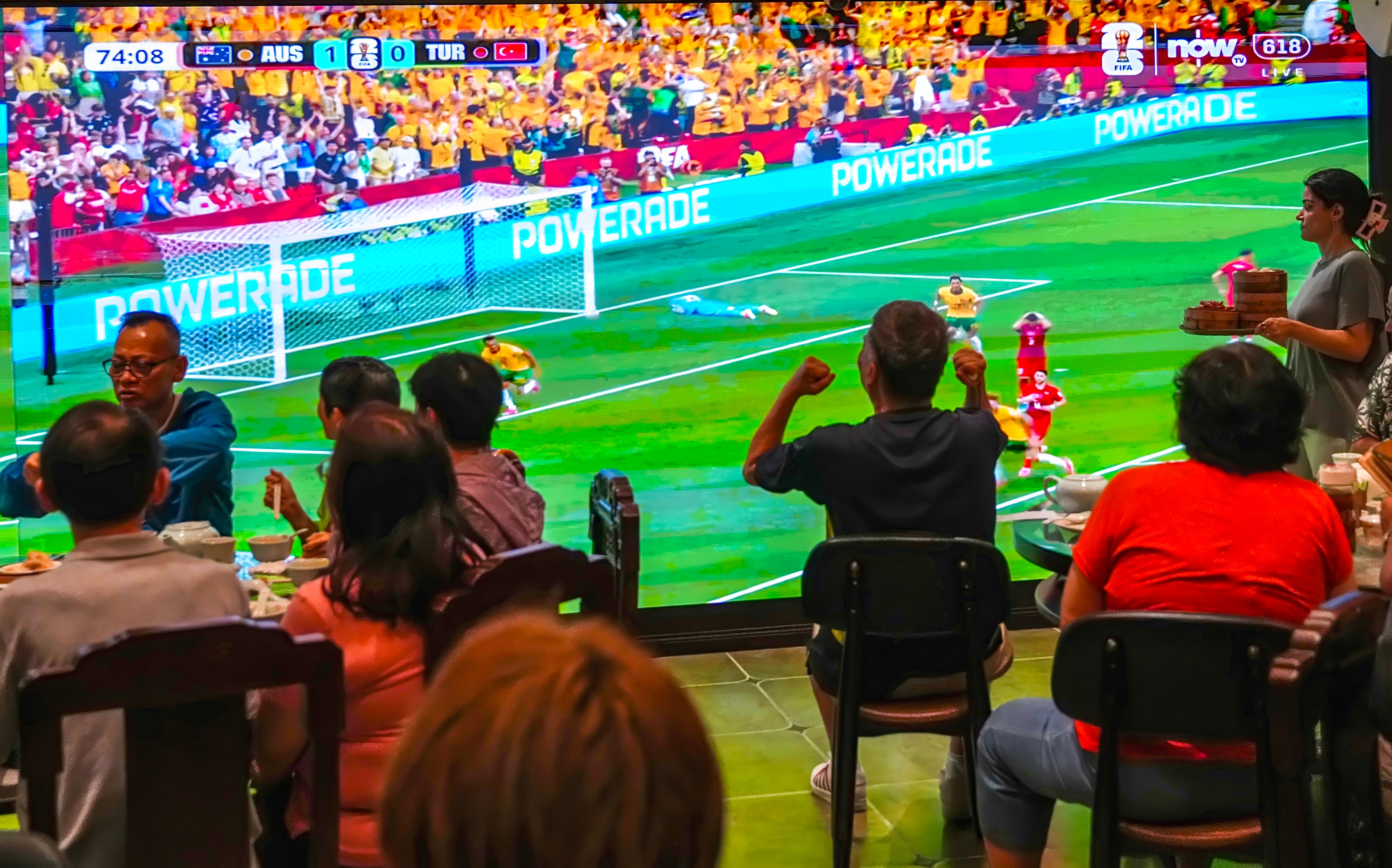 People watch the match between Australia and Turkey at Lin Heung Lau in Sheung Wan. Photo: Karma Lo