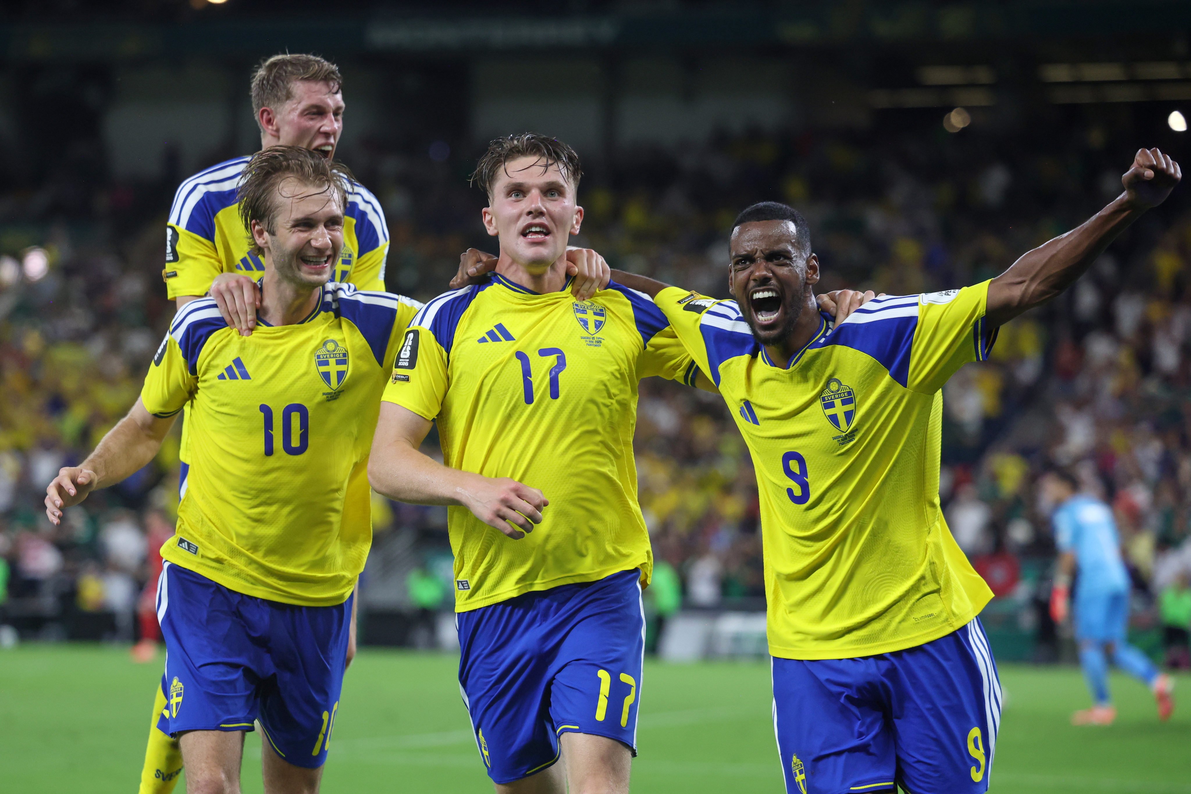Viktor Gyokeres celebrates his goal against Tunisia with Benjamin Nygren (left), Alexander Isak (right) and  Alexander Bernhardsson. Photo: AP Photo