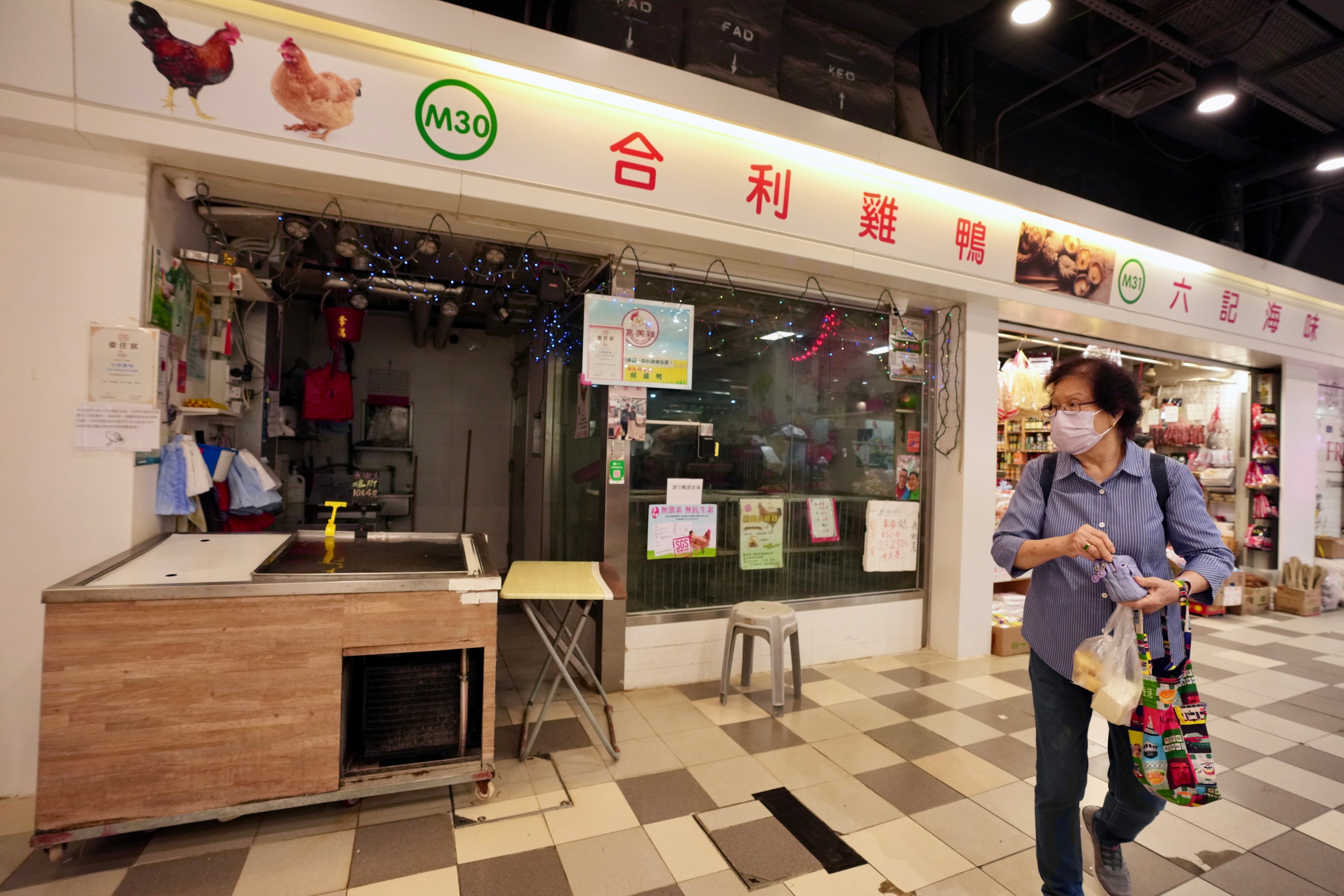 The poultry stall temporarily suspended operations on Tuesday morning for cleaning. Photo: Sam Tsang