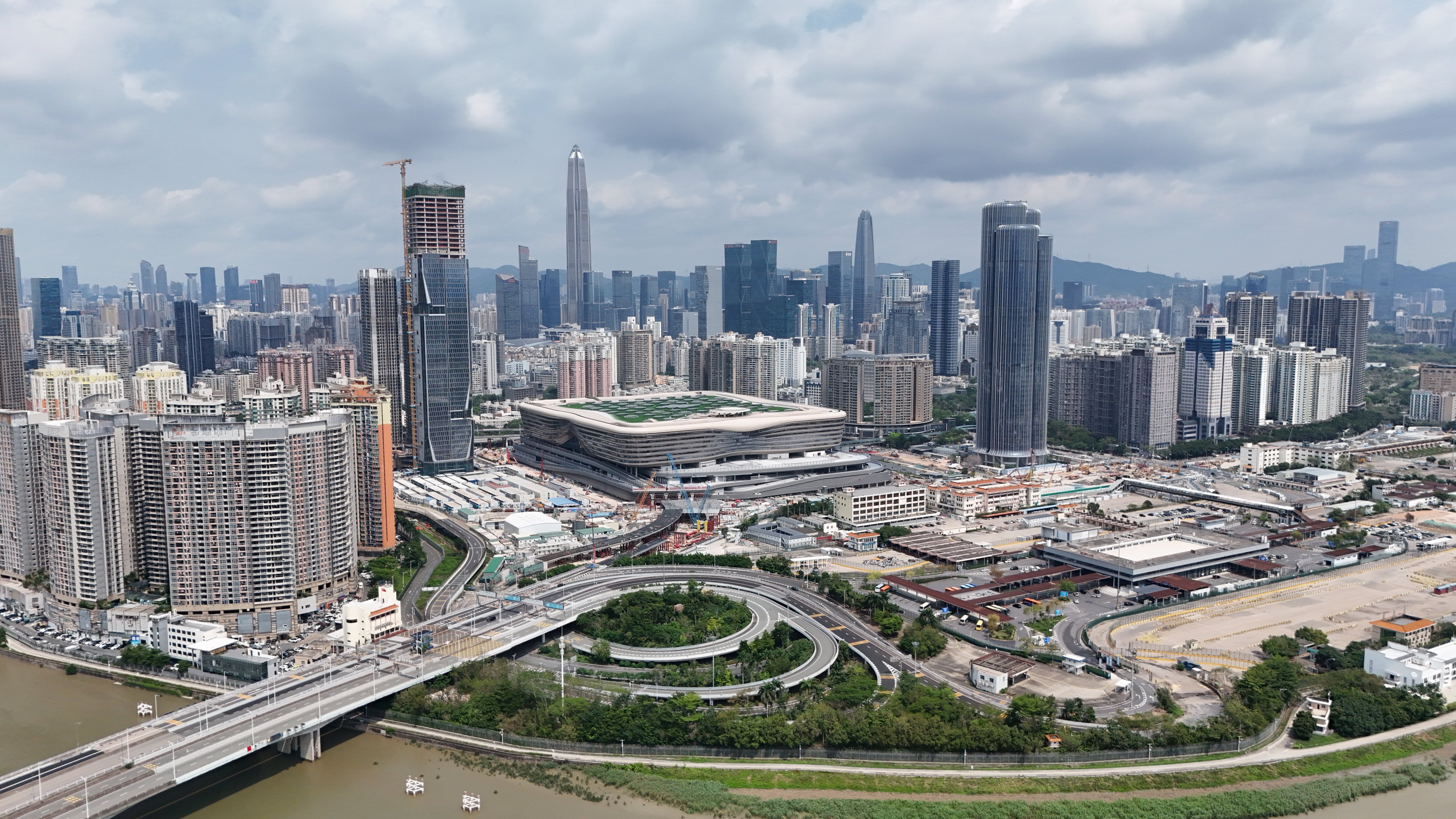 The new Huanggang Port will be the first 24-hour checkpoint connecting Hong Kong and Shenzhen. Photo: Edmond So