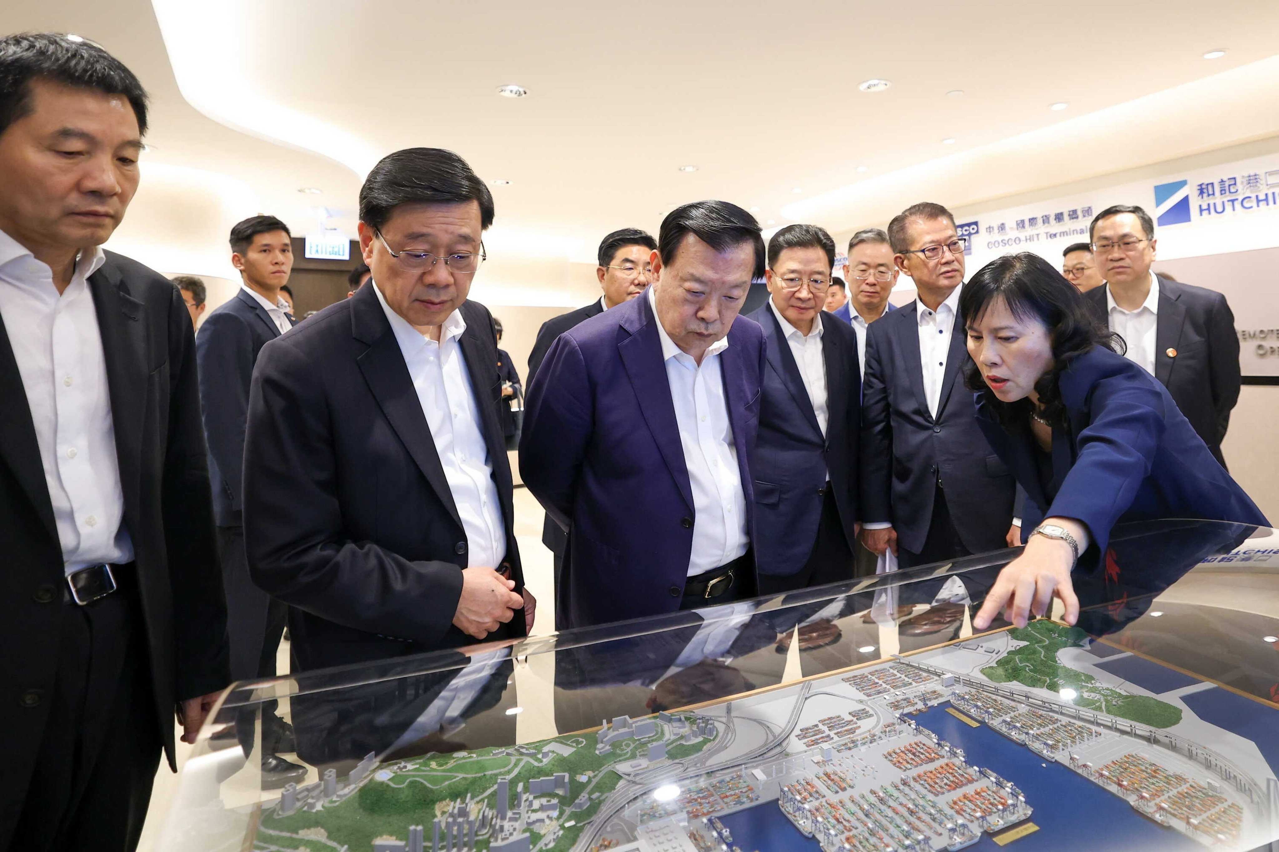 Transport chief Mable Chan briefs Xia Baolong (centre) during a visit to Kwai Tsing container port. Photo: Handout