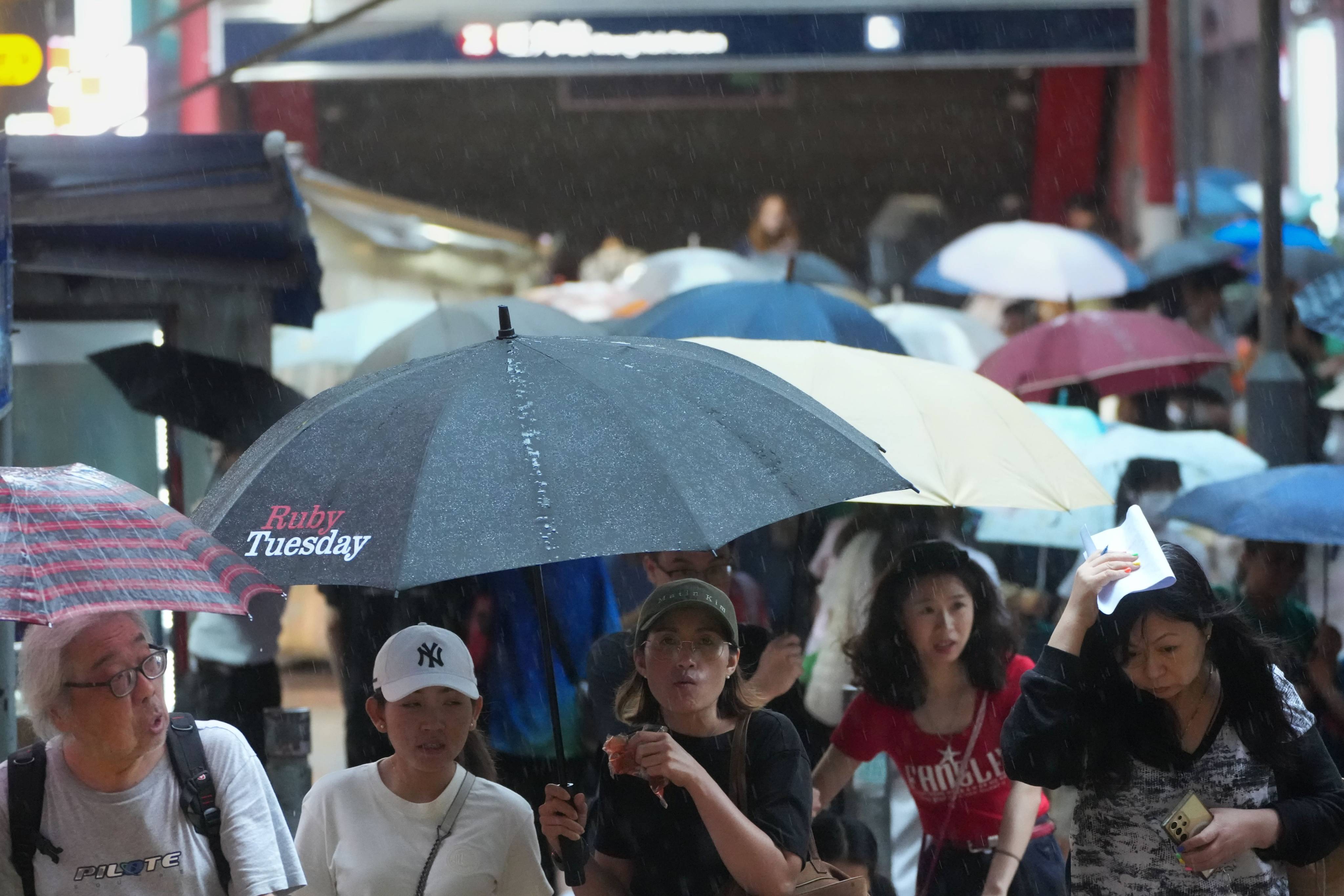 The warning was raised at 12.55pm. Photo: Dickson Lee