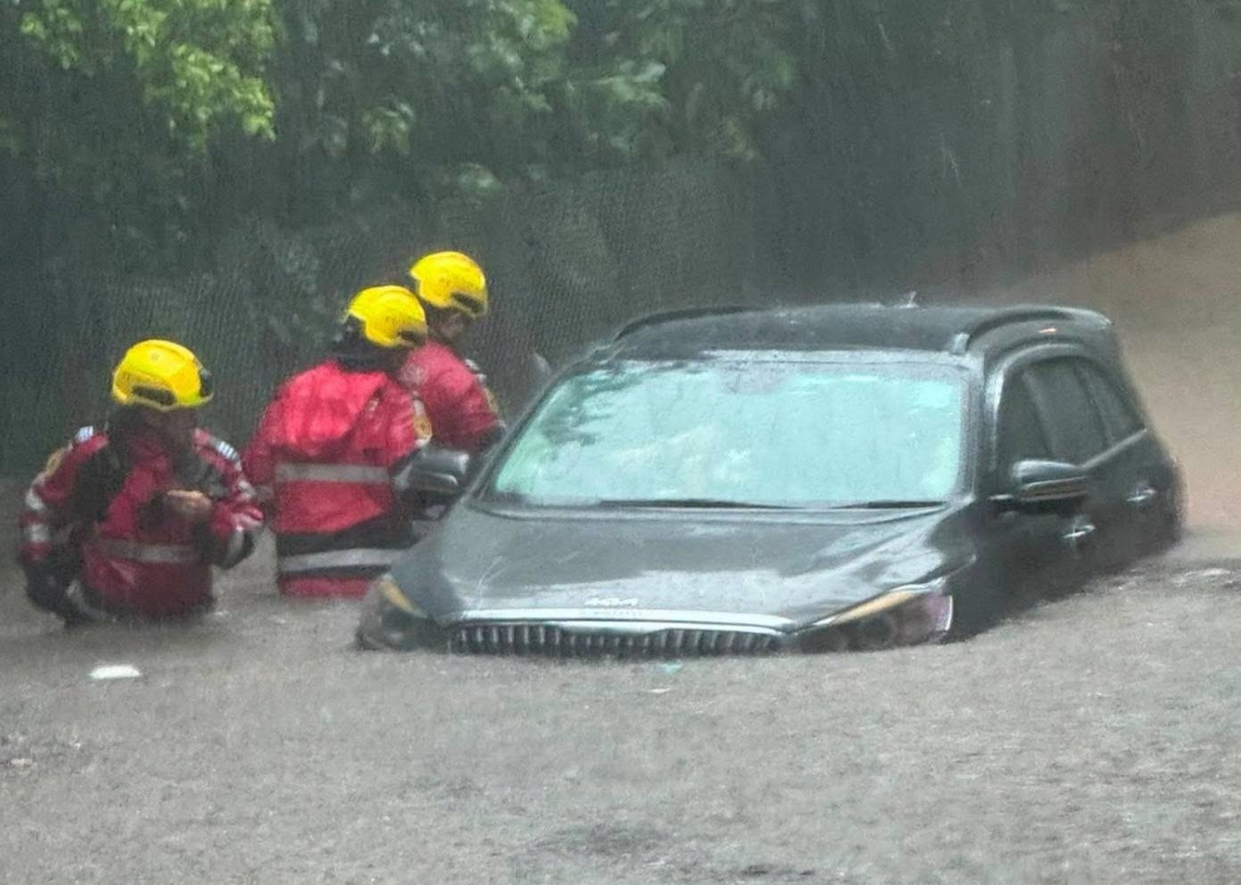 The Hong Kong Observatory cautioned of heavy showers, squally thunderstorms and flooding risks across several districts. Photo: Handout