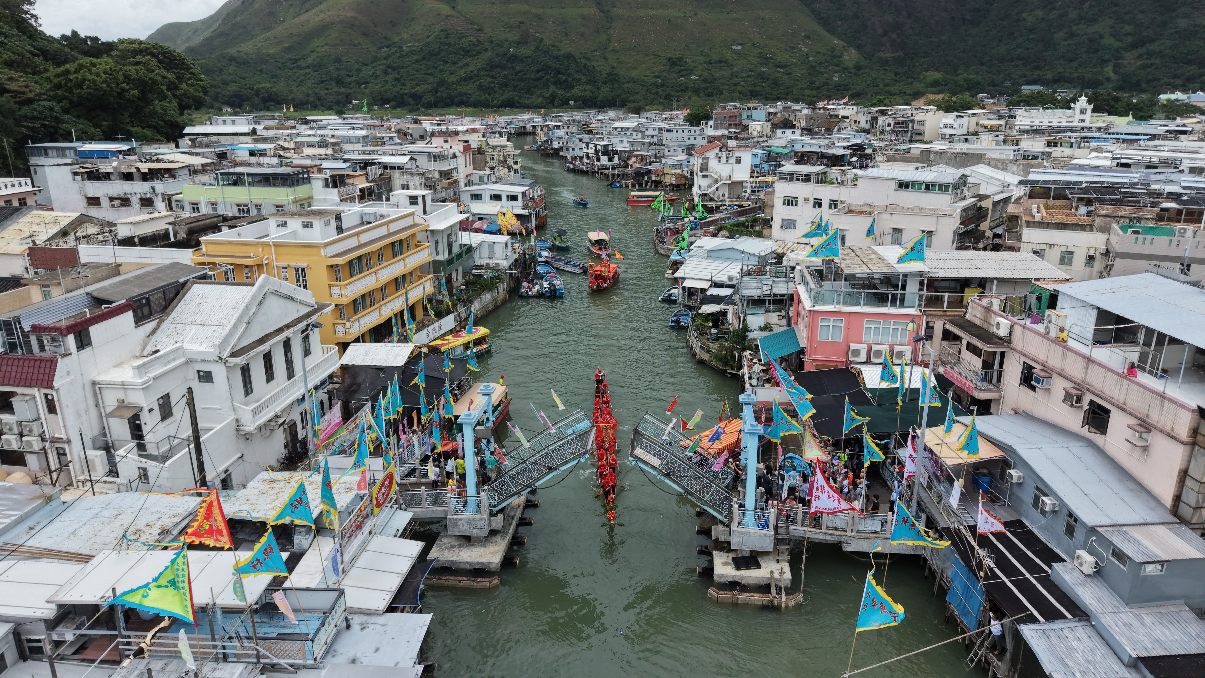 The Dragon Boat Parade in Tai O. Photo: Karma Lo