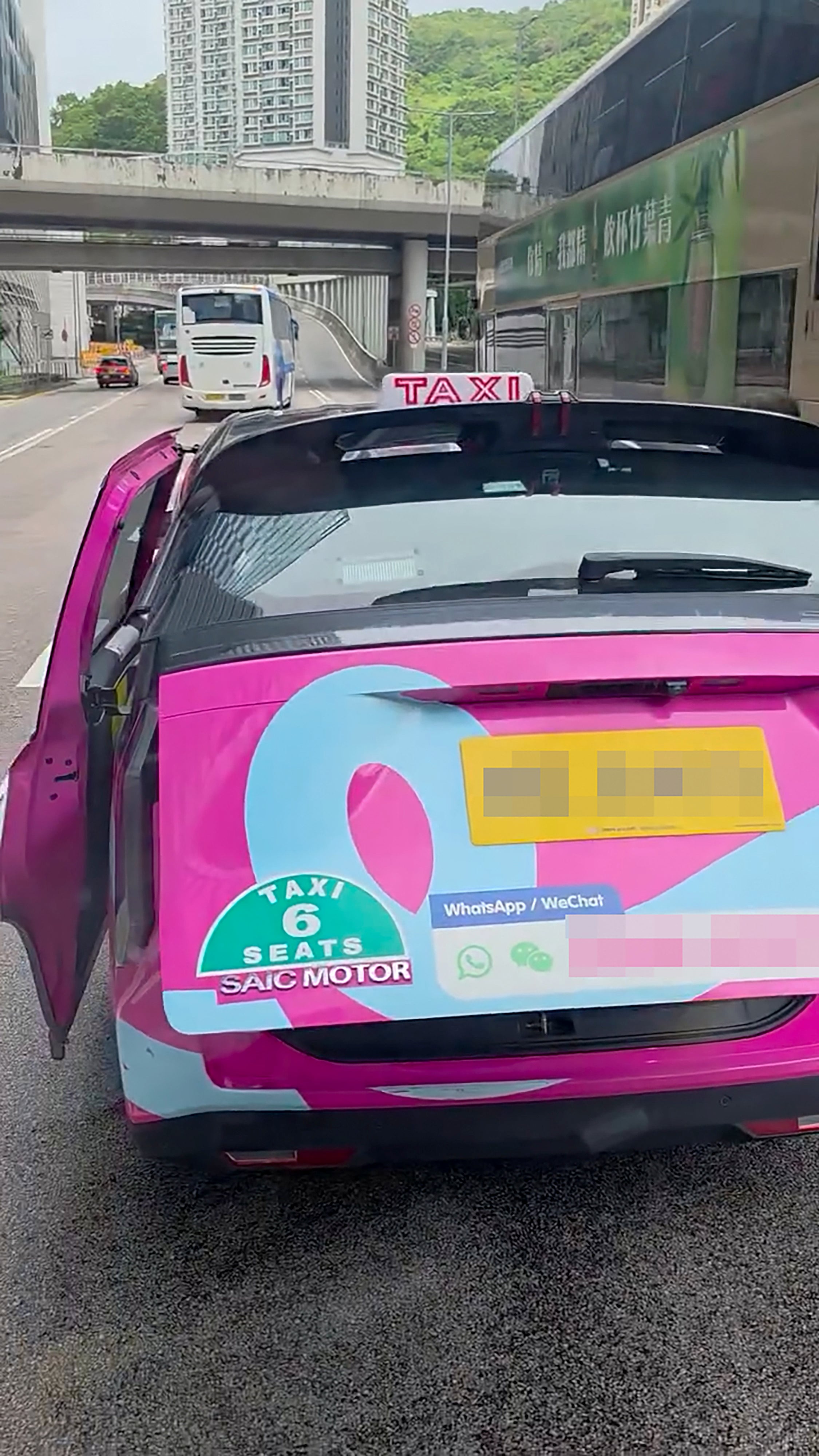 The taxi stops on Castle Peak Road to let the passengers out. Photo: Facebook/hkcaml