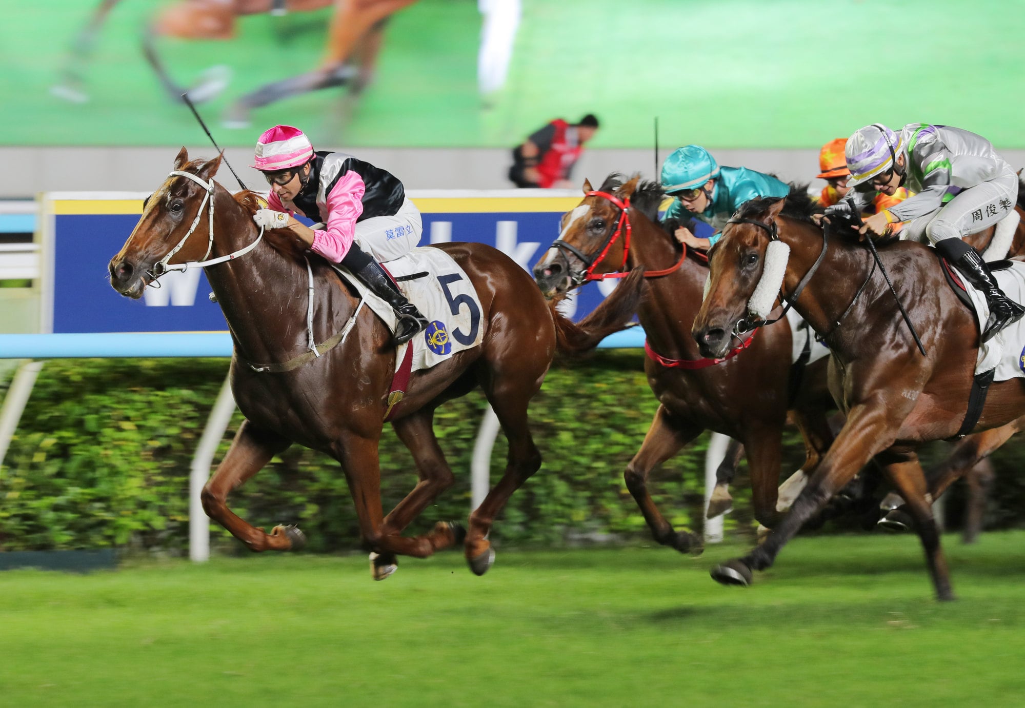 Beauty Joy (5) wins at Sha Tin.