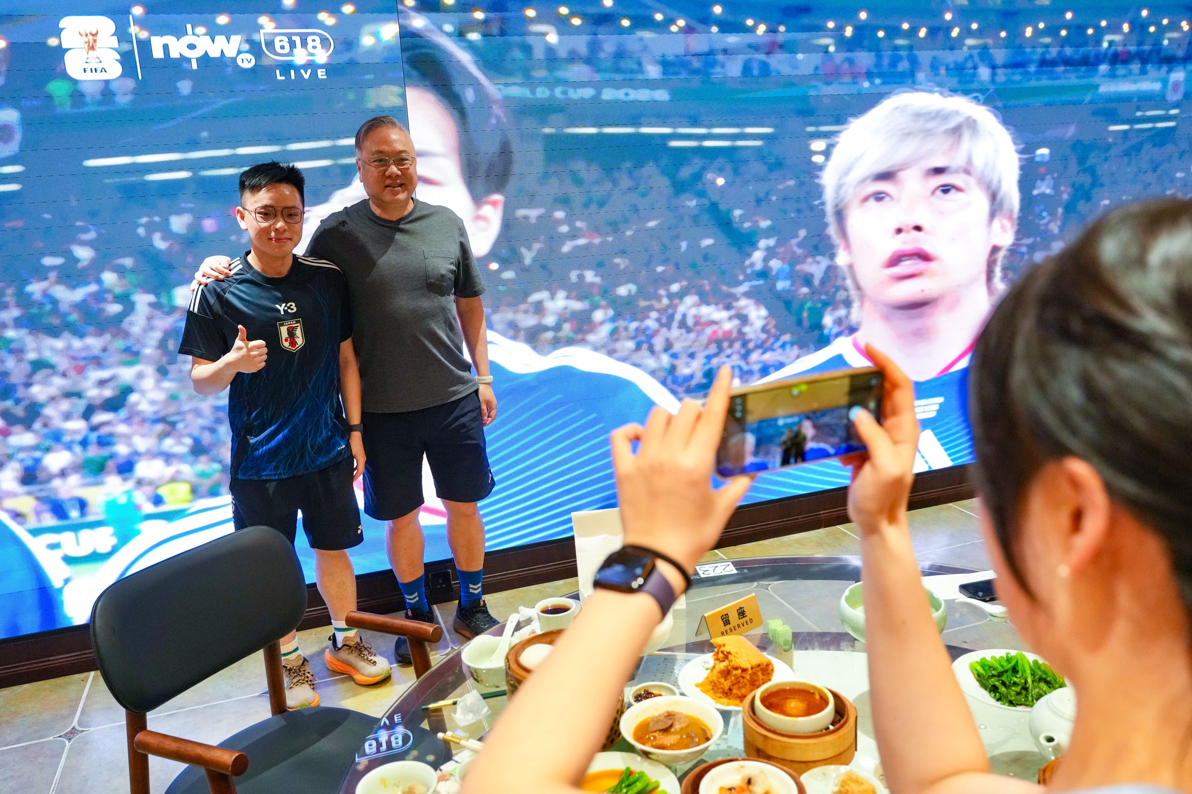 Justin Lee (left) and Dixon Lee pose for a photo in front of the screen at Lin Heung Lau. Photo: Karma Lo