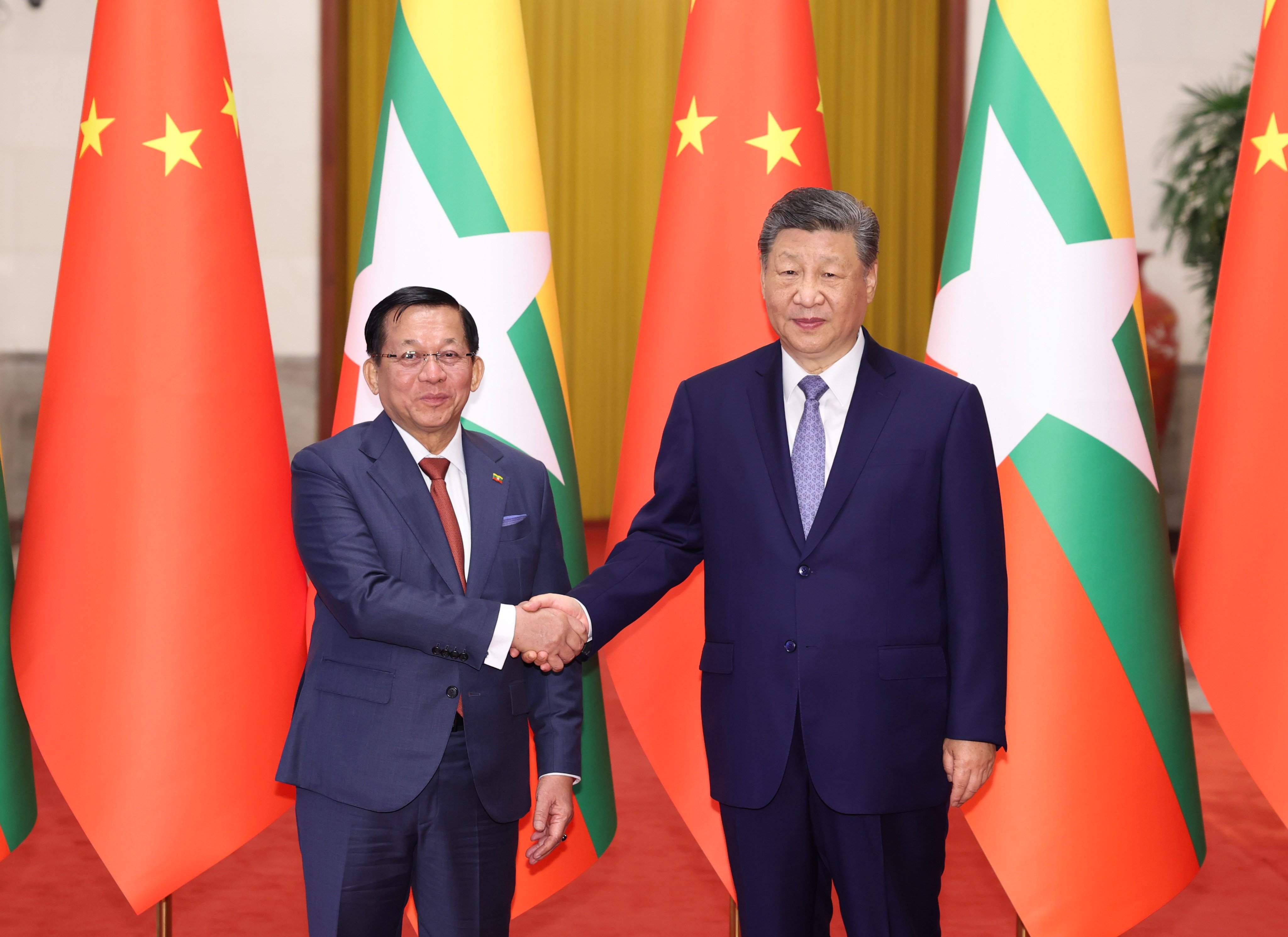 Chinese President Xi Jinping holds talks with Myanmar President Min Aung Hlaing at the Great Hall of the People in Beijing on June 16. Photo: Xinhua