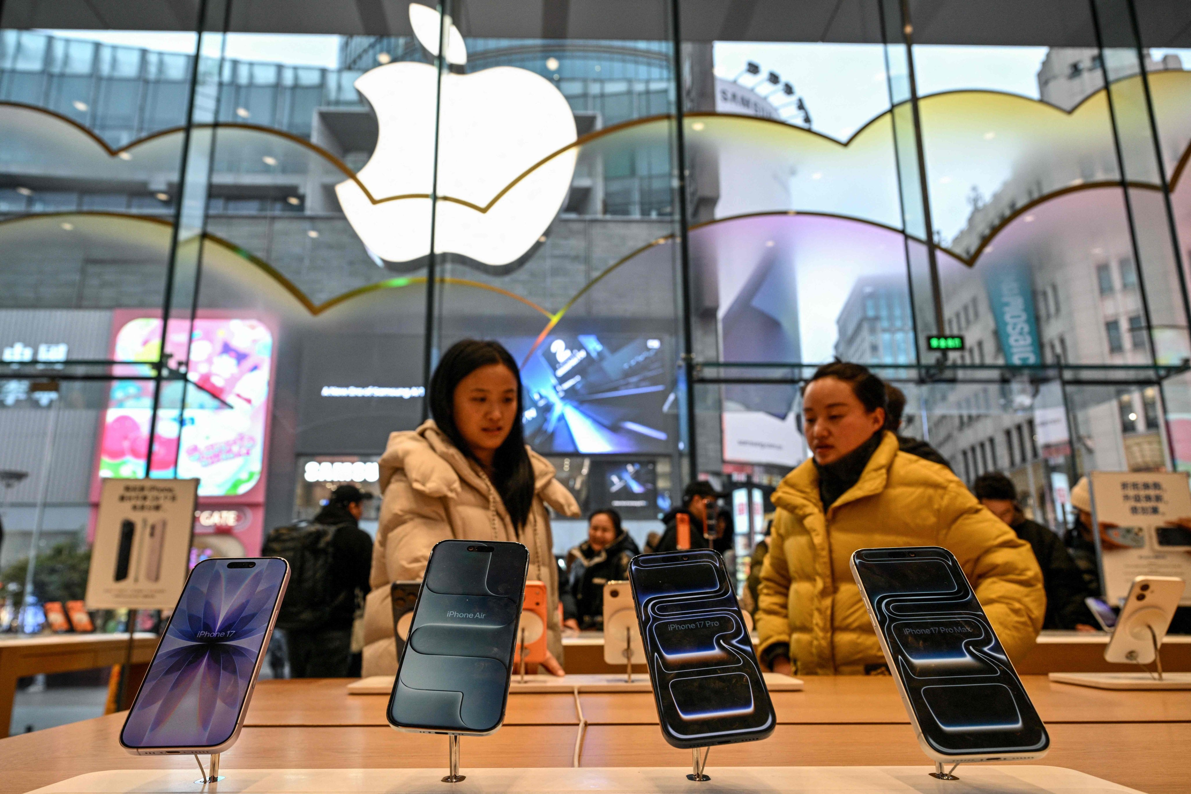 Customers browse iPhone 17 models on display at an Apple store in Shanghai on January 20, 2026. Photo: AFP