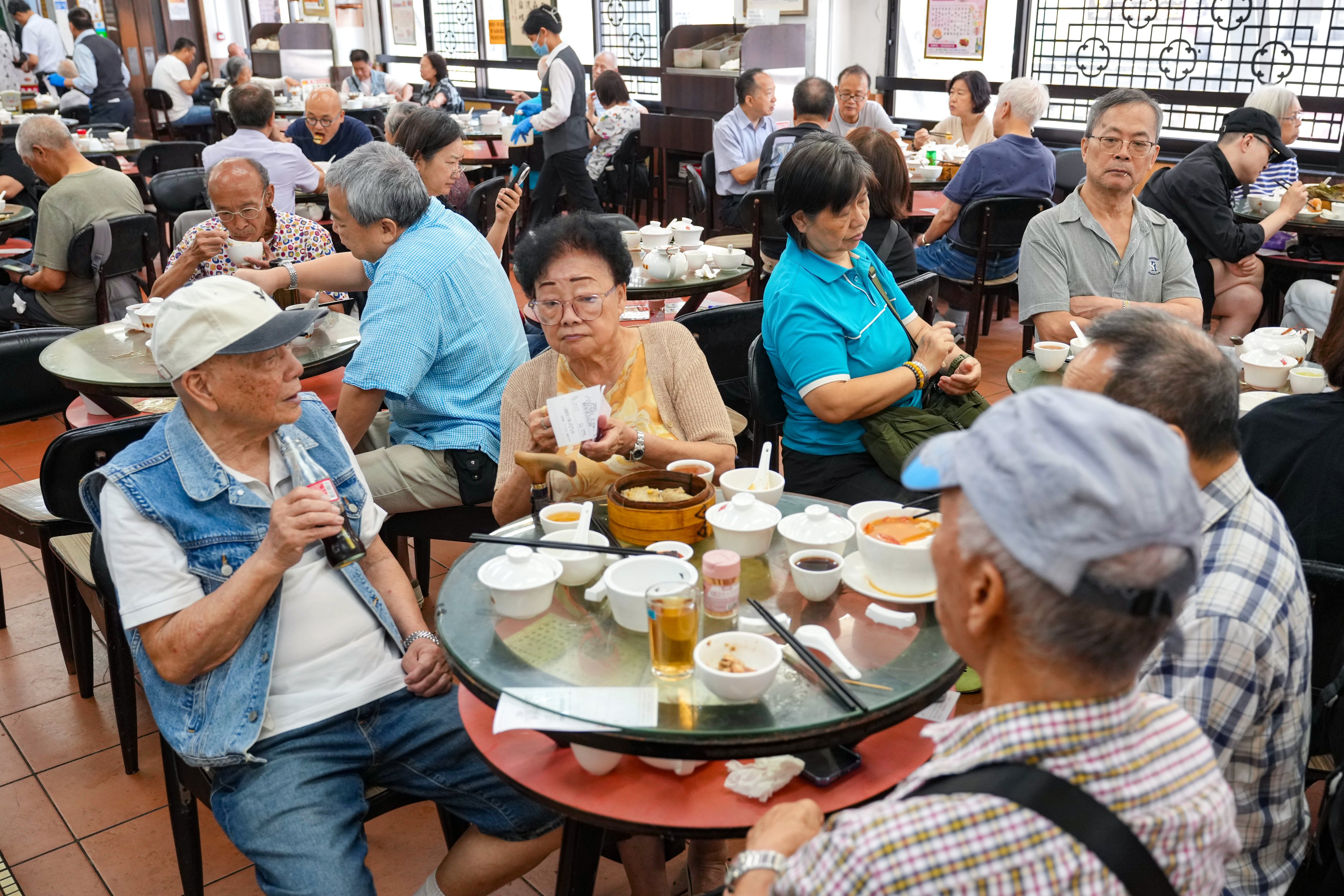 Diners enjoy traditional dim sum at Luk On Kui in Sheung Wan. Photo: Karma Lo