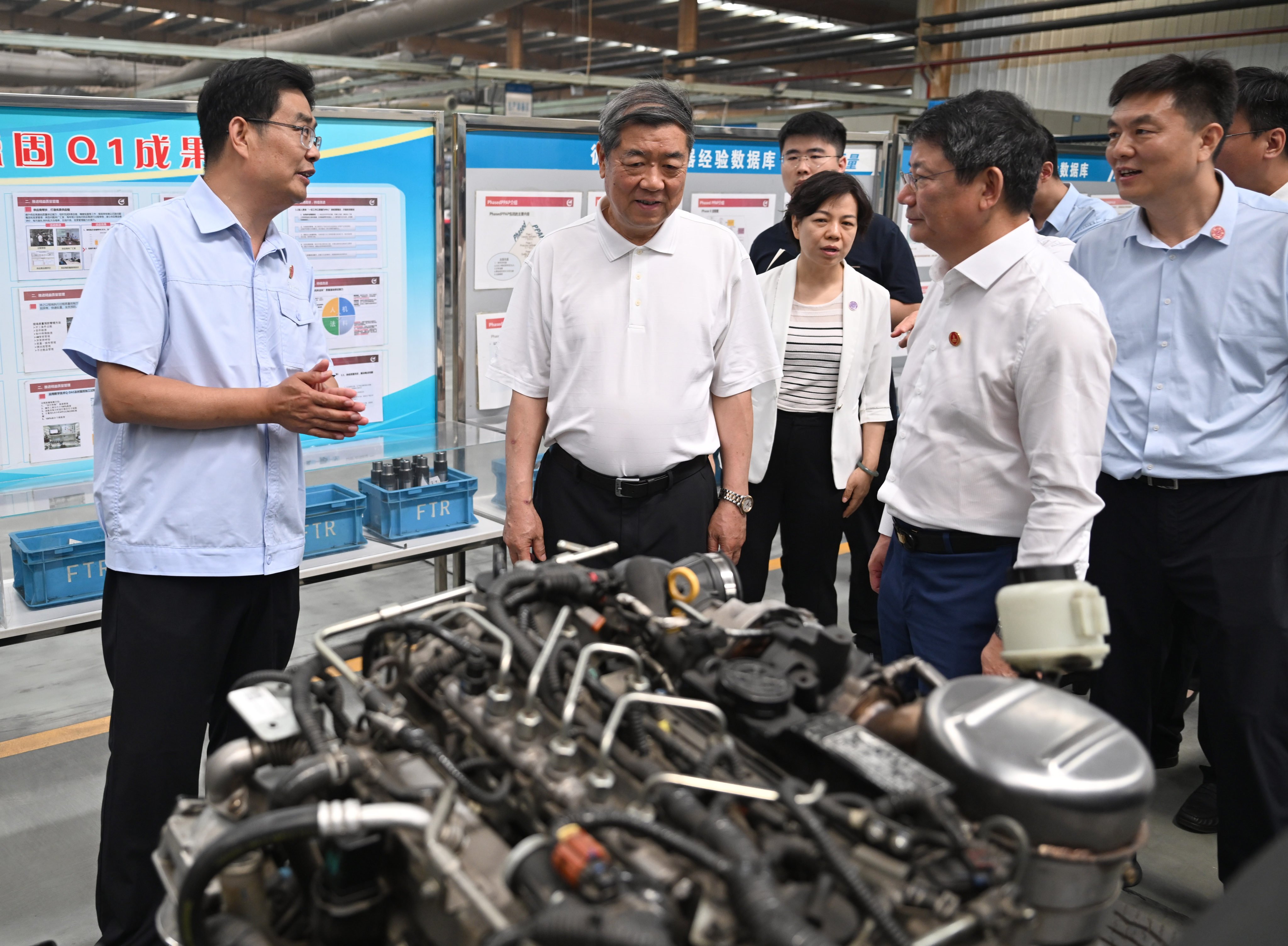 Vice-Premier He Lifeng visits Yubei Steering System (Xinxiang) in China’s Henan Province on Tuesday. Photo: Xinhua