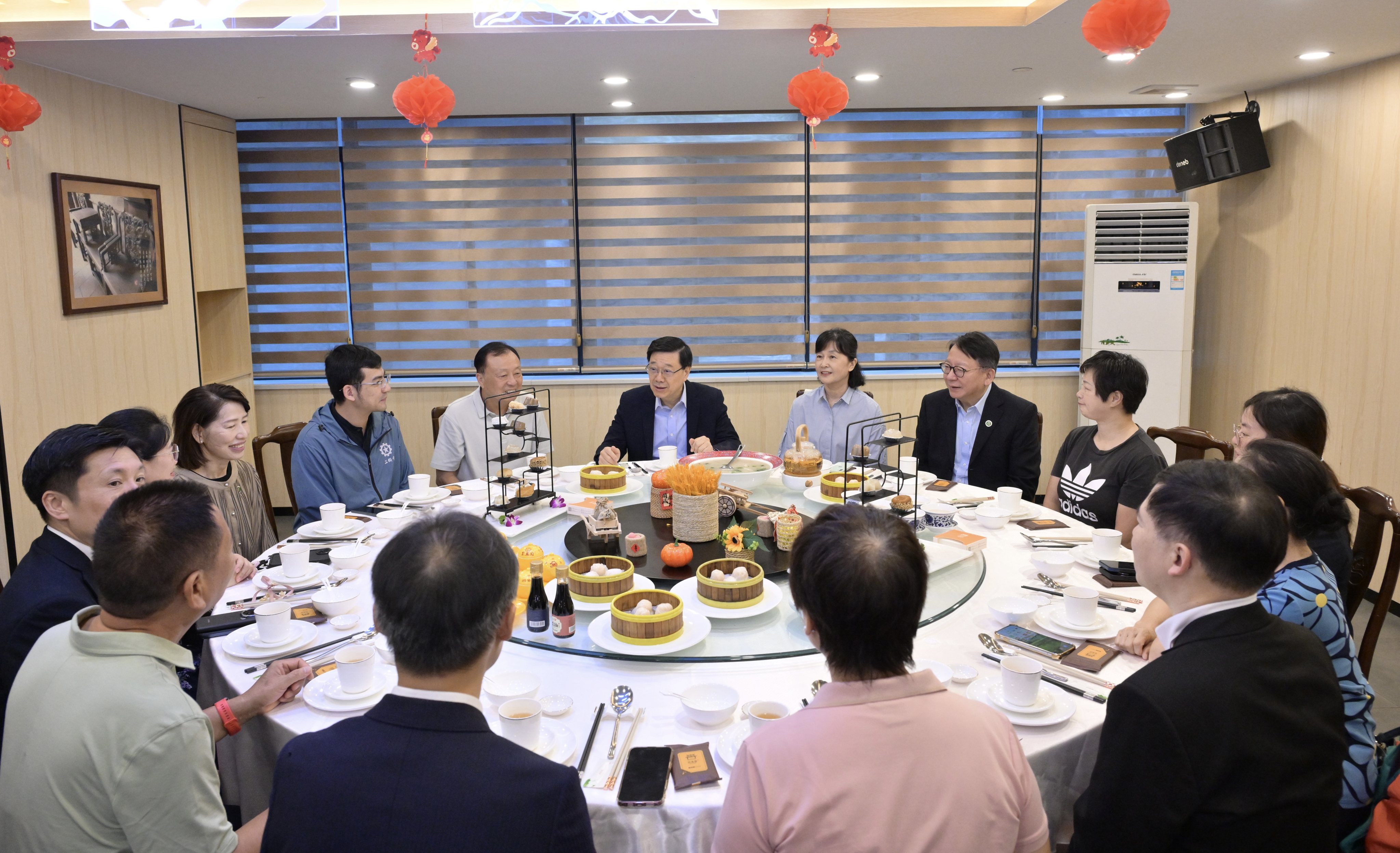 Chief Executive John Lee meets Hong Kong retirees in Fujian province. Photo: Handout