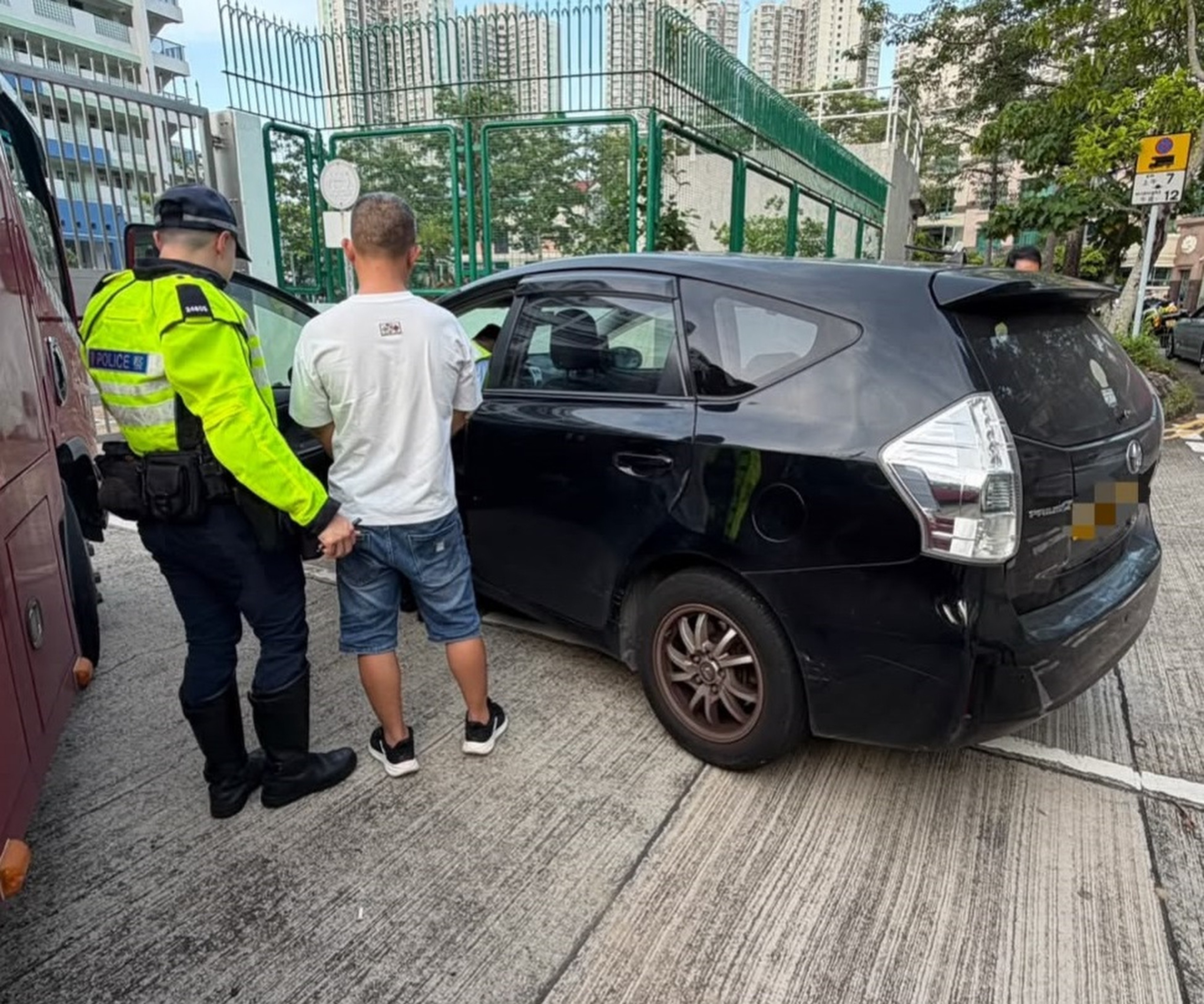 Police conduct an undercover operation in the New Territories. Photo: Handout