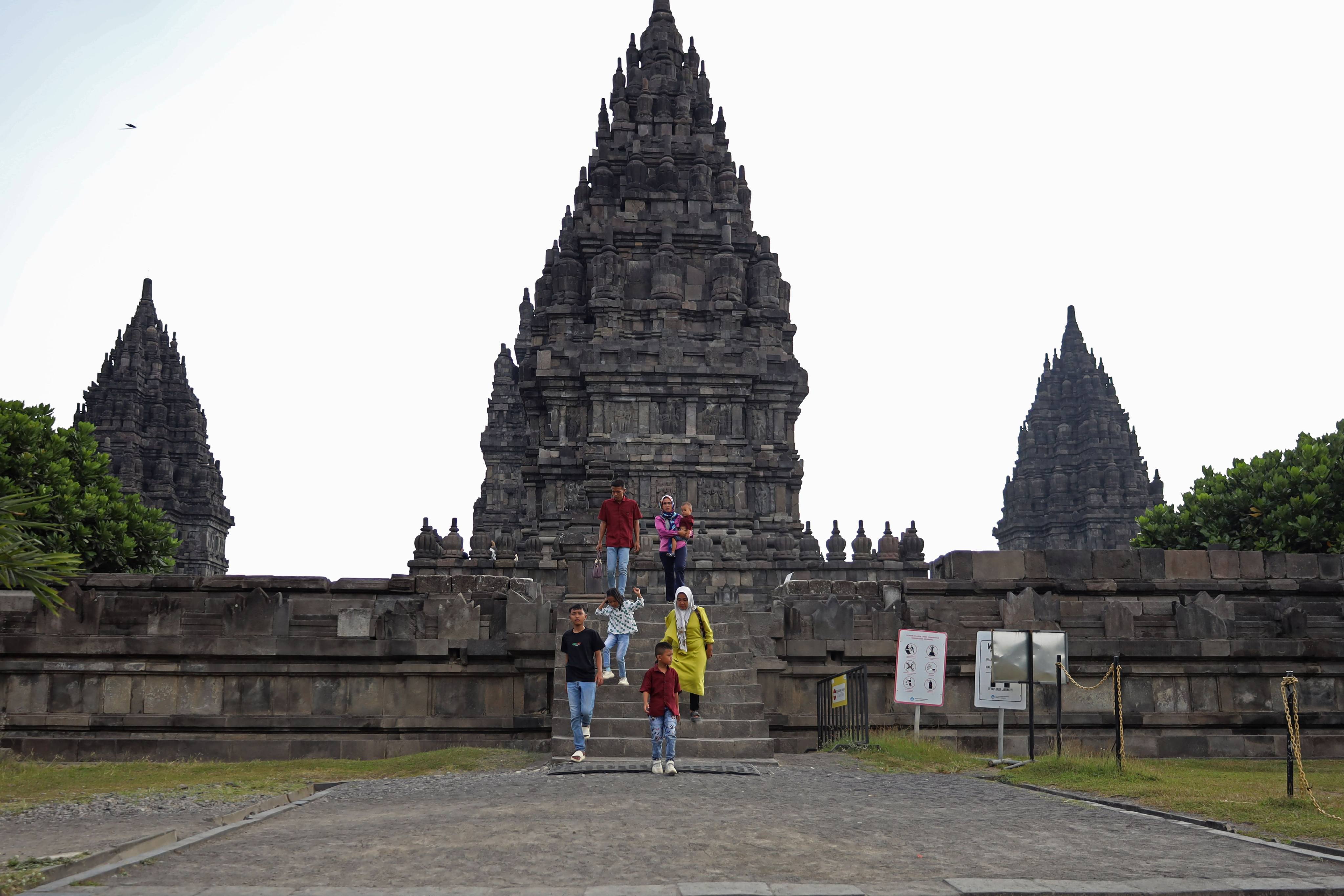 Tourists walk through the Prambanan temple complex in Sleman regency, Yogyakarta, Indonesia. Photo: Khairu Syukrillah/ZUMA Press Wire/dpa
