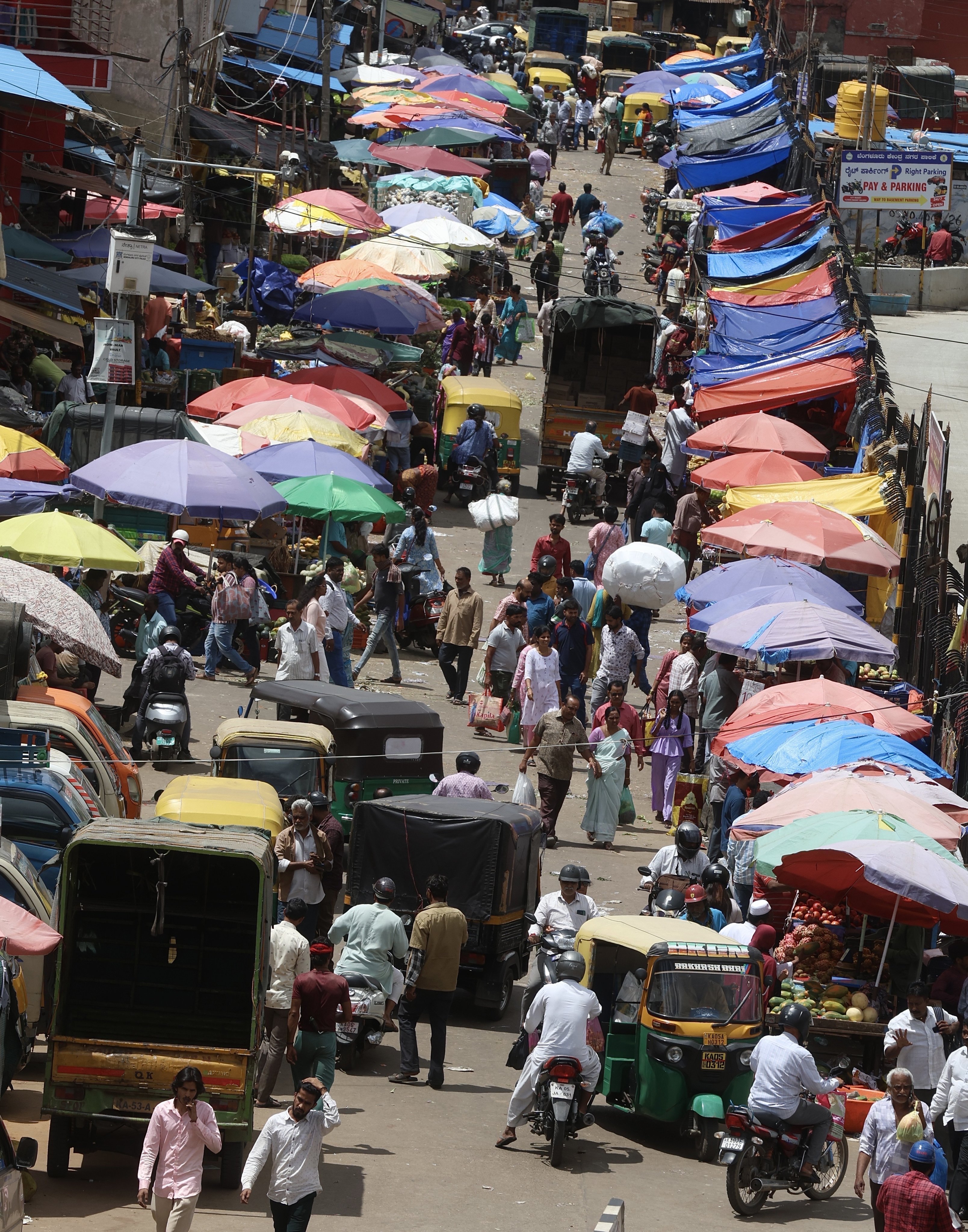 People shop at a city market in Bangalore on June 23. India’s equity market is no longer in the world’s top five by market capitalisation, having fallen behind Hong Kong, Taiwan and South Korea in recent years. Photo: EPA