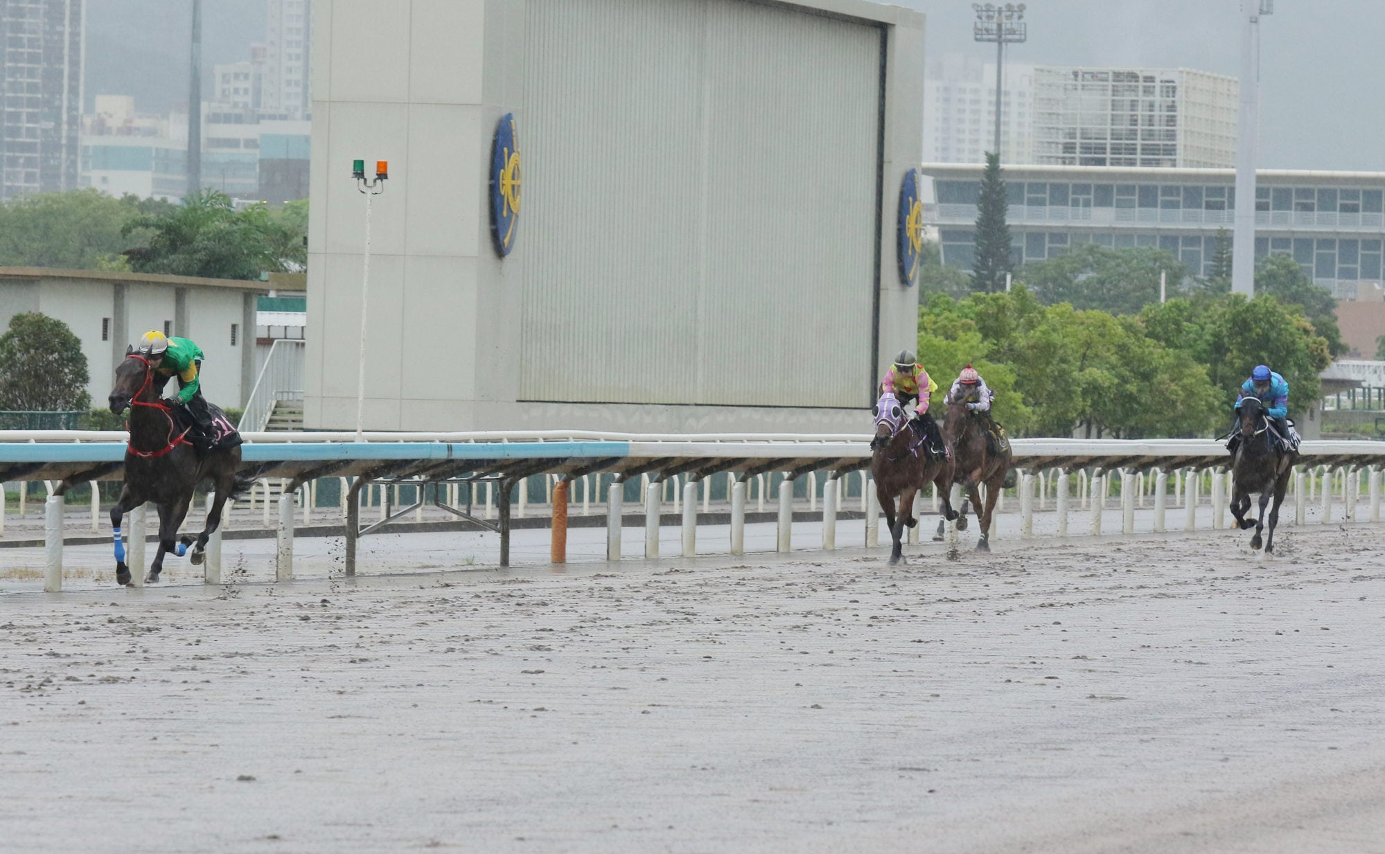 Bottomuptogether streaks clear in a recent dirt trial.