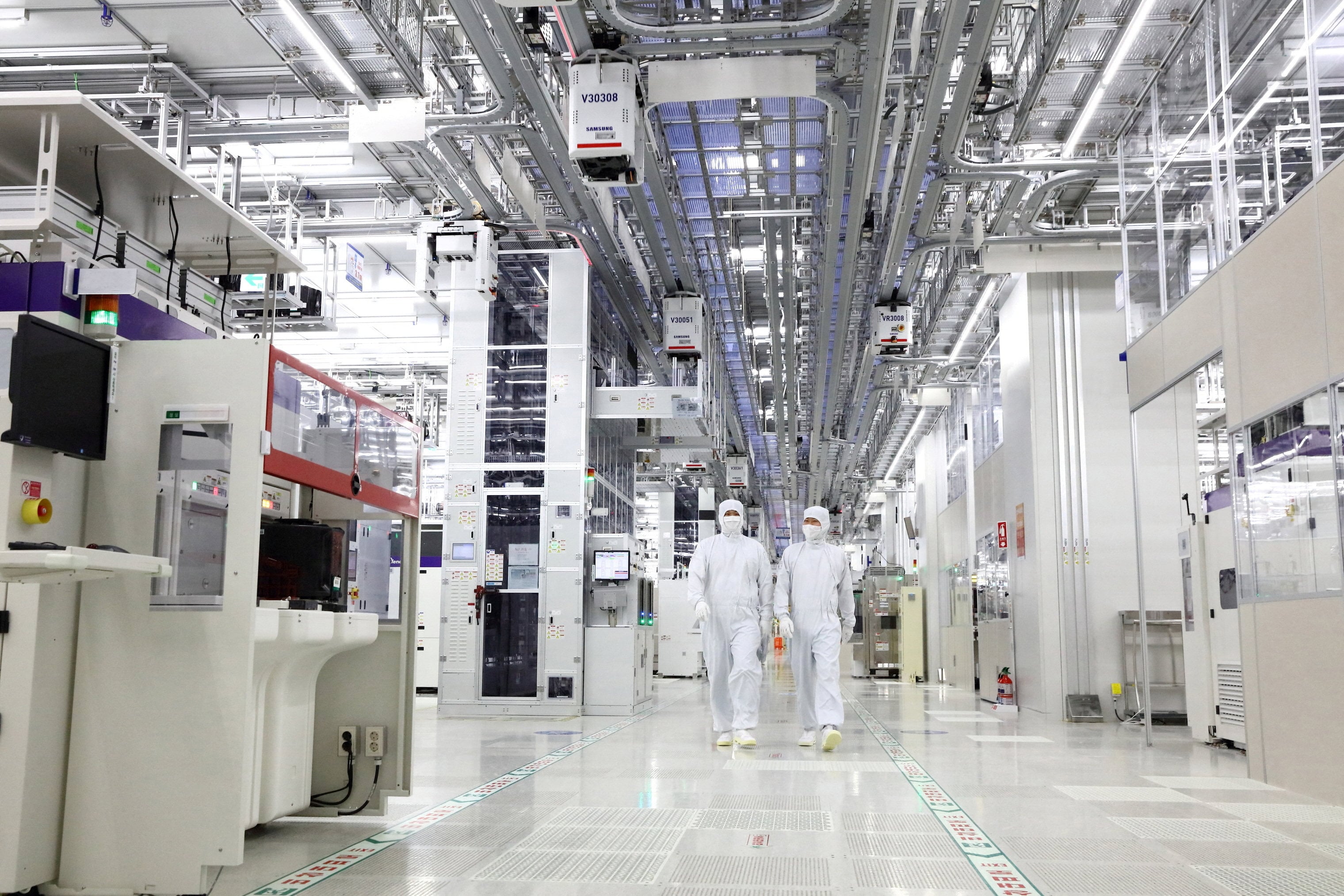 Workers walk through Samsung Electronics’ chip production plant at Pyeongtaek, South Korea. Photo: Samsung Electronics/Reuters