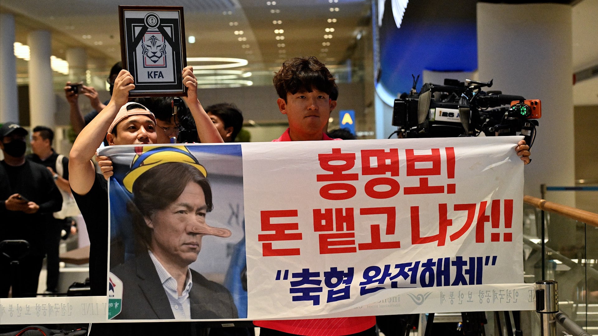 South Koreans call for an overhaul of the country’s football establishment and a probe into the head coach’s appointment