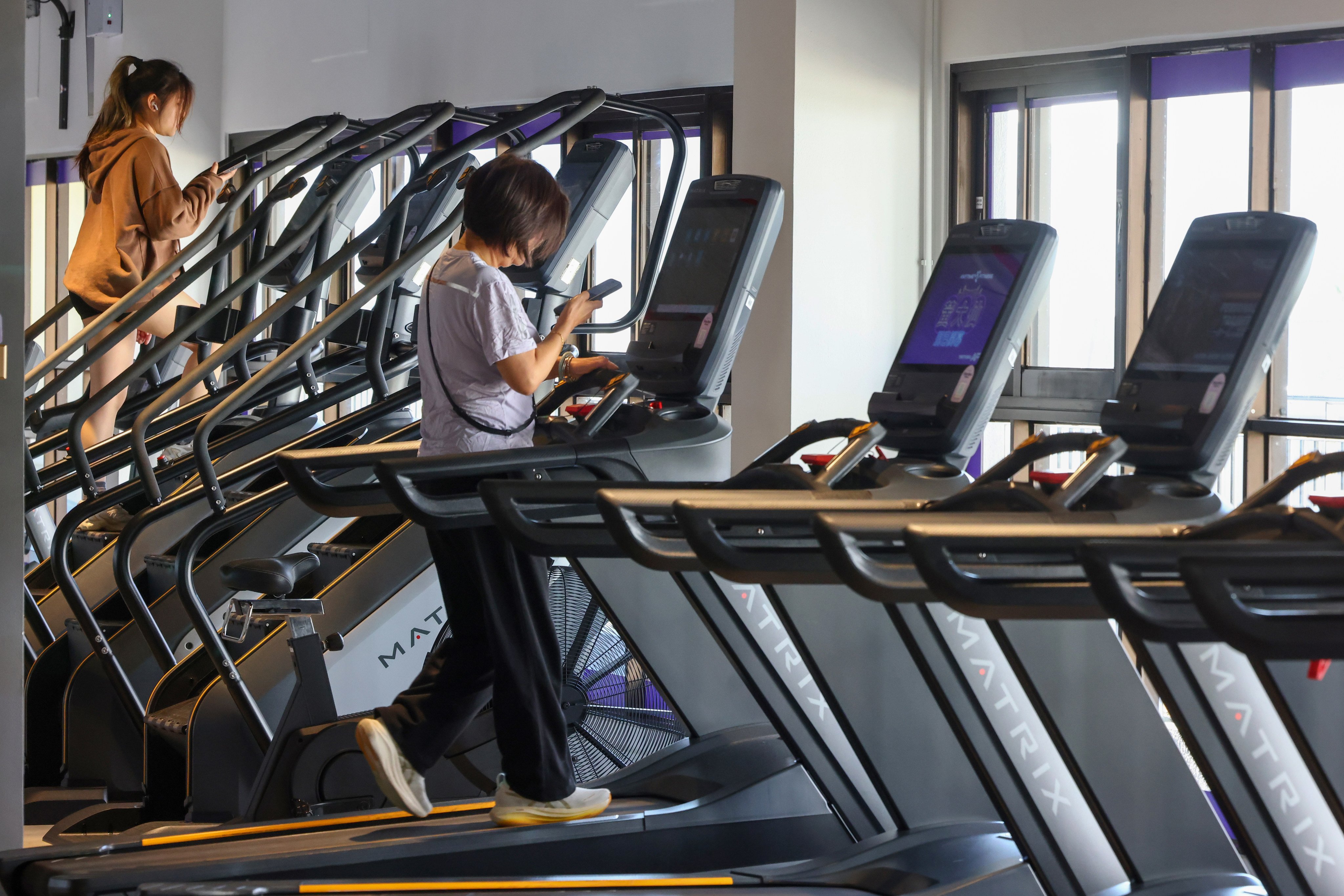 The fitness industry generally welcomes the cooling-off period mandate, a concern group says.  Dickson Lee