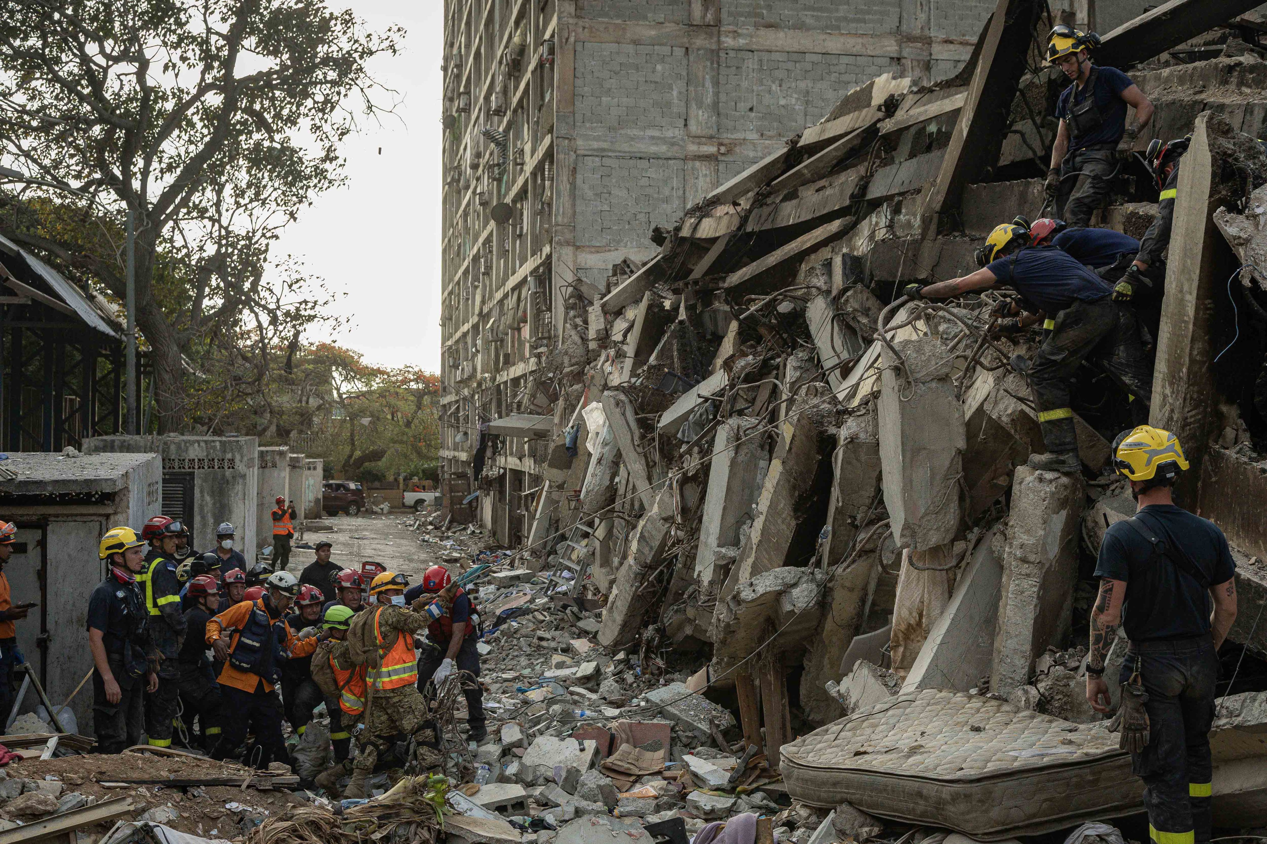 Rescuers search for survivors among the rubble. Photo: EPA